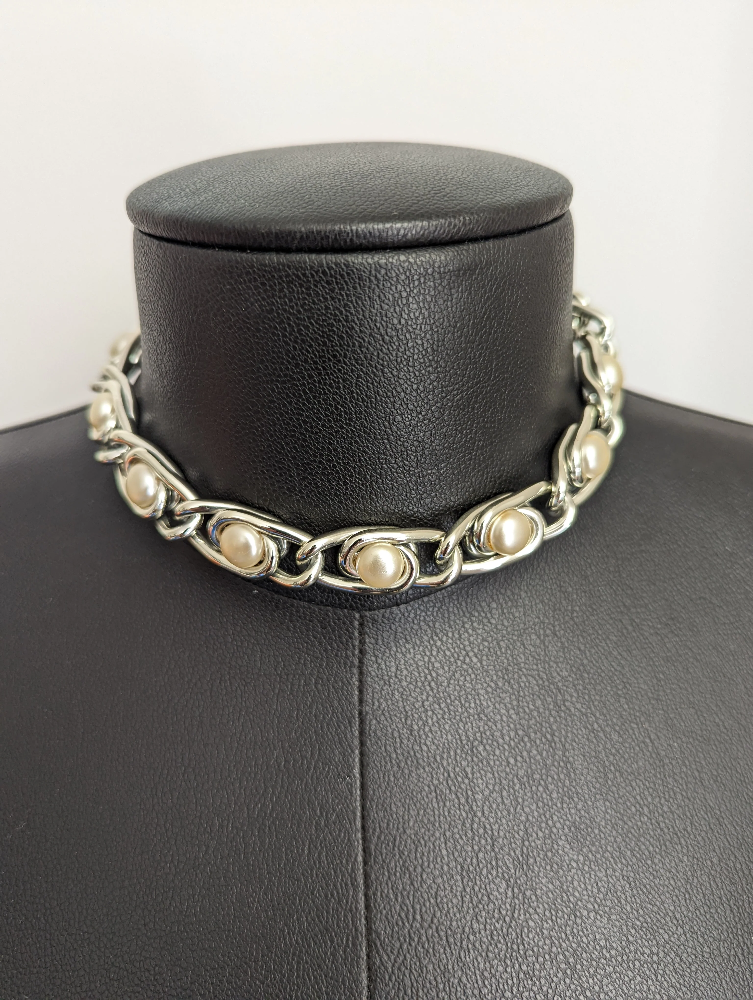 60s/70s Silver Link And Pearl Choker Necklace - Image 3