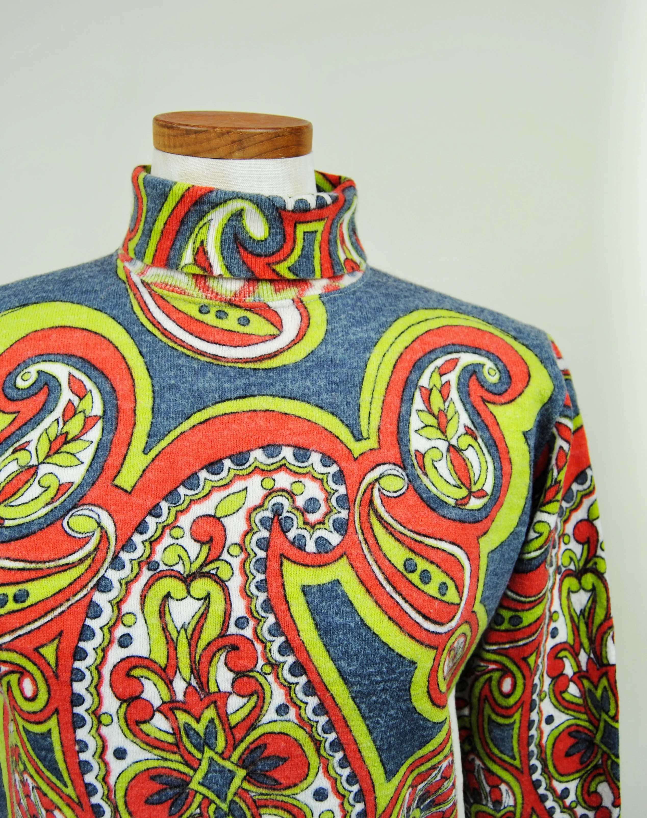60s/70s Spychedelic Paisley Turtleneck Sweater By Sportempos - Image 7