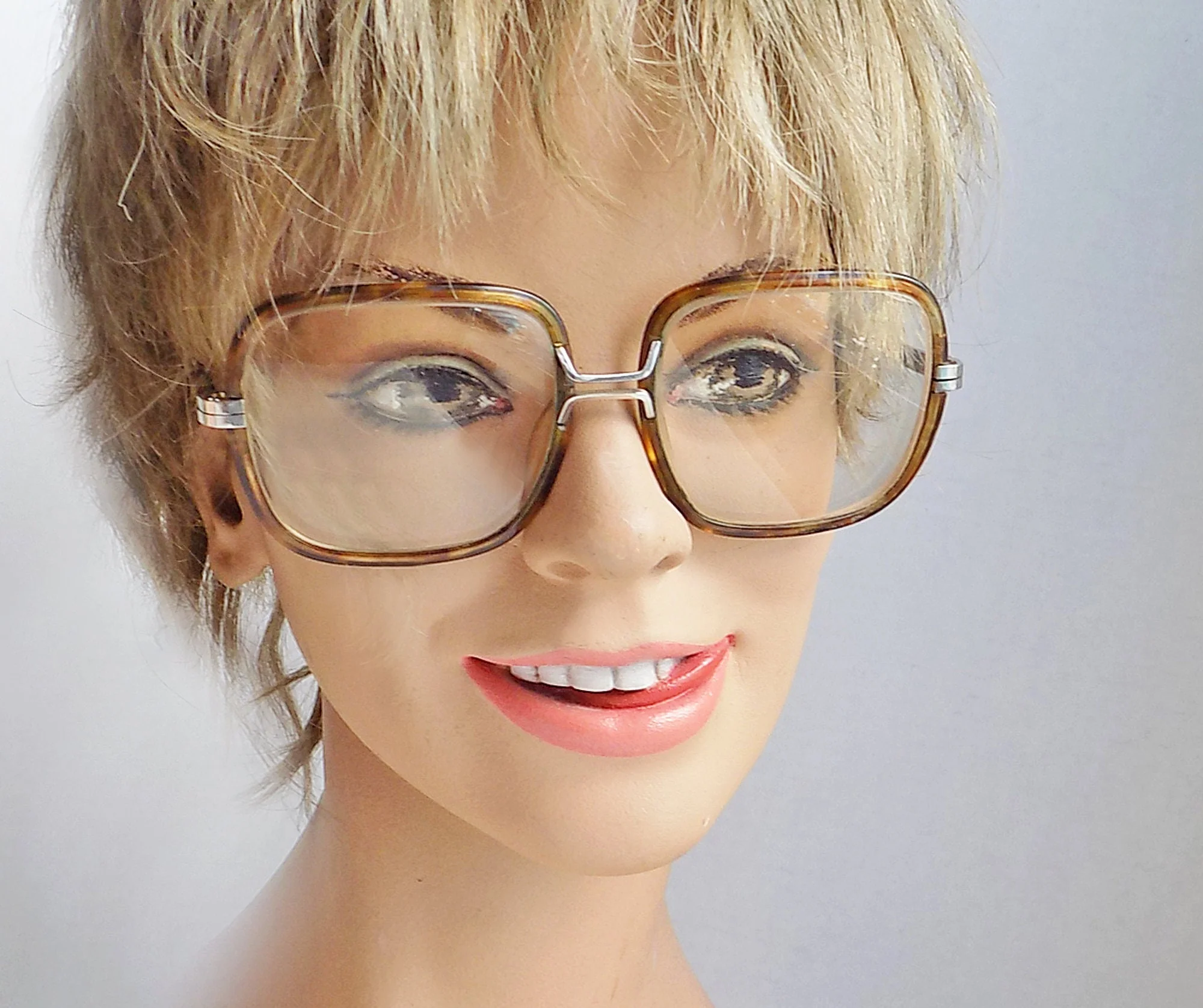 60s 70s Square Shaped Plastic Frames with Prescription Lenses That Can Be Removed Brown Tortoiseshell Style Eyewear - Image 2