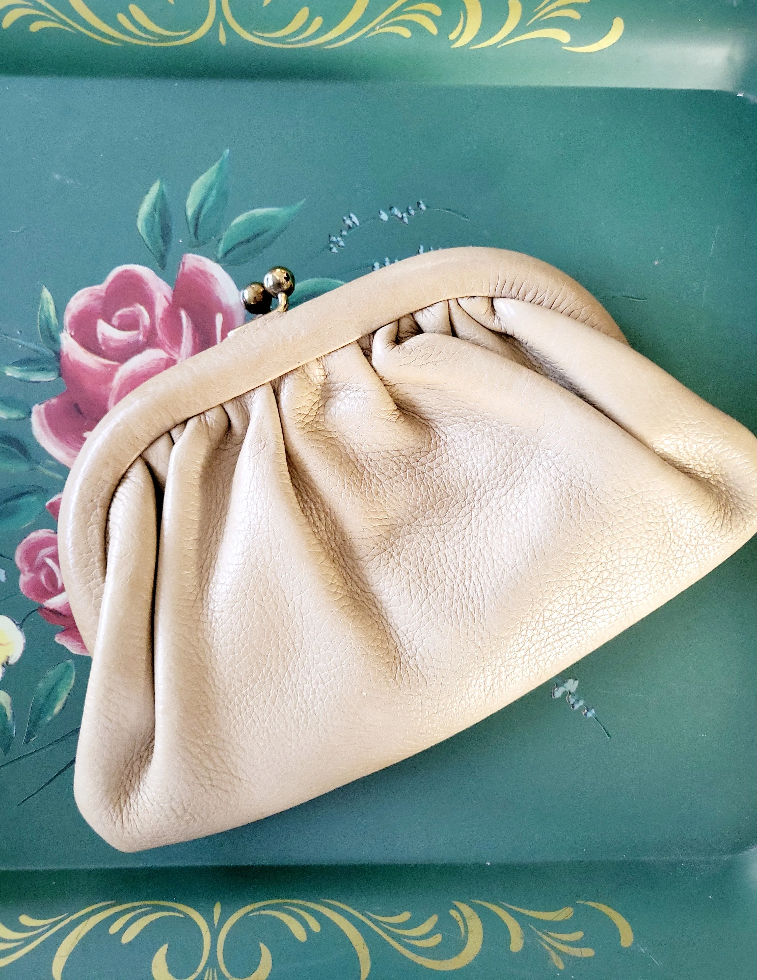 60s/70s Tan Pebbled Leather Clutch Purse Floral Lined - Image 4