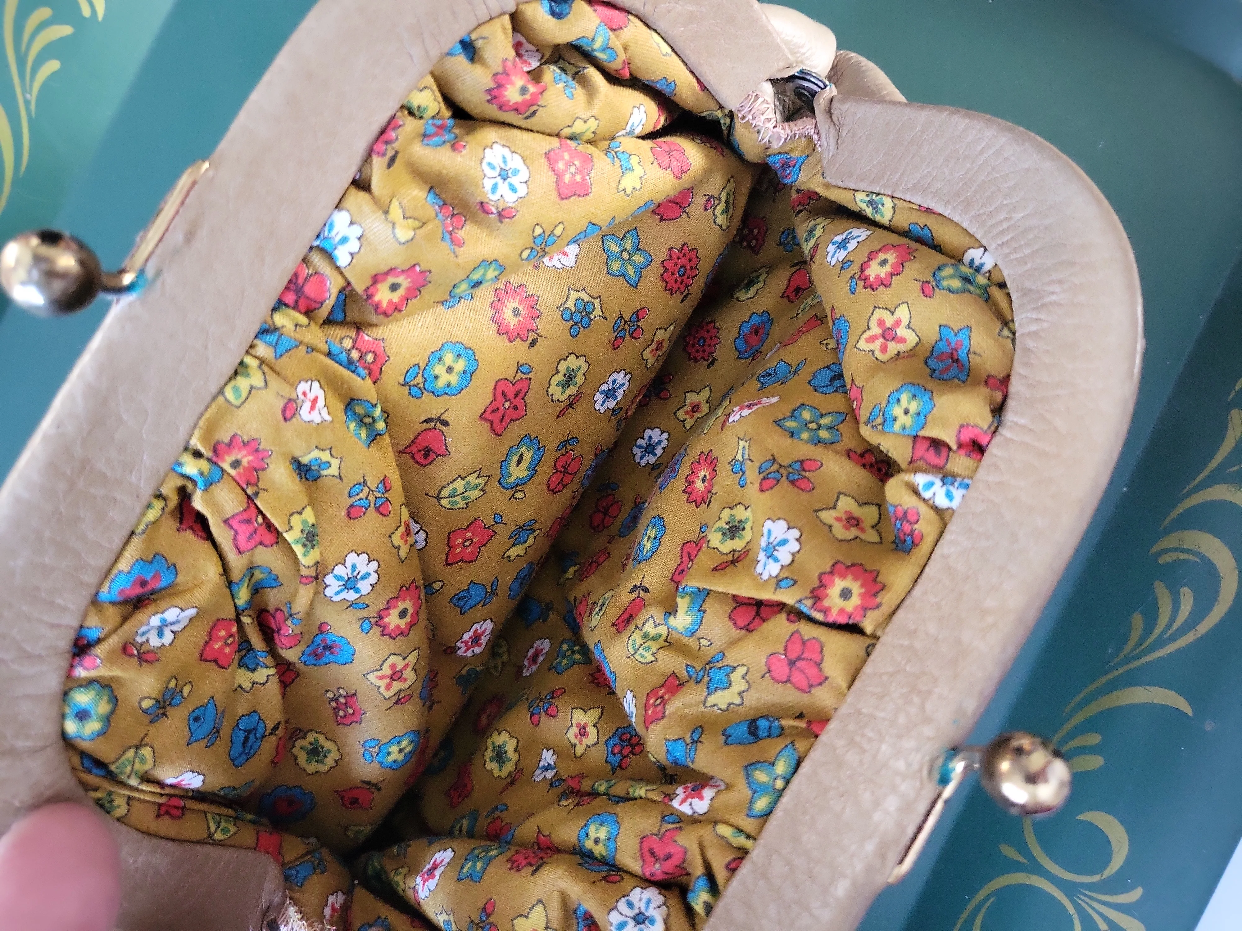 60s/70s Tan Pebbled Leather Clutch Purse Floral Lined - Image 5