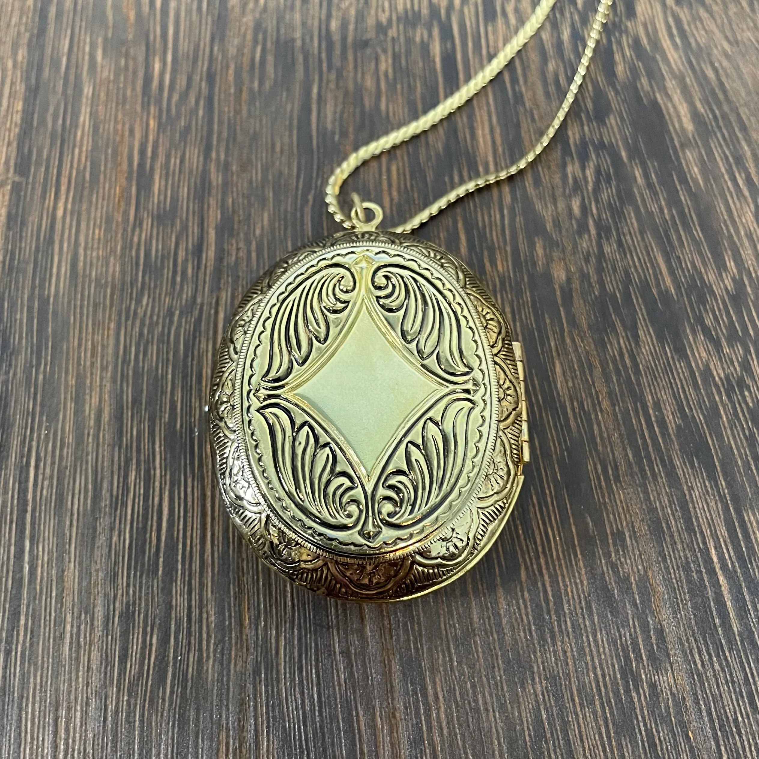 60s/70s Victorian Regency Revival Compact Locket Necklace By Monet - Image 3