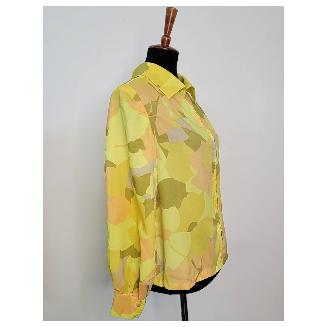 60s/70s Vintage 60s Bright Abstract Floral Top. - Image 4