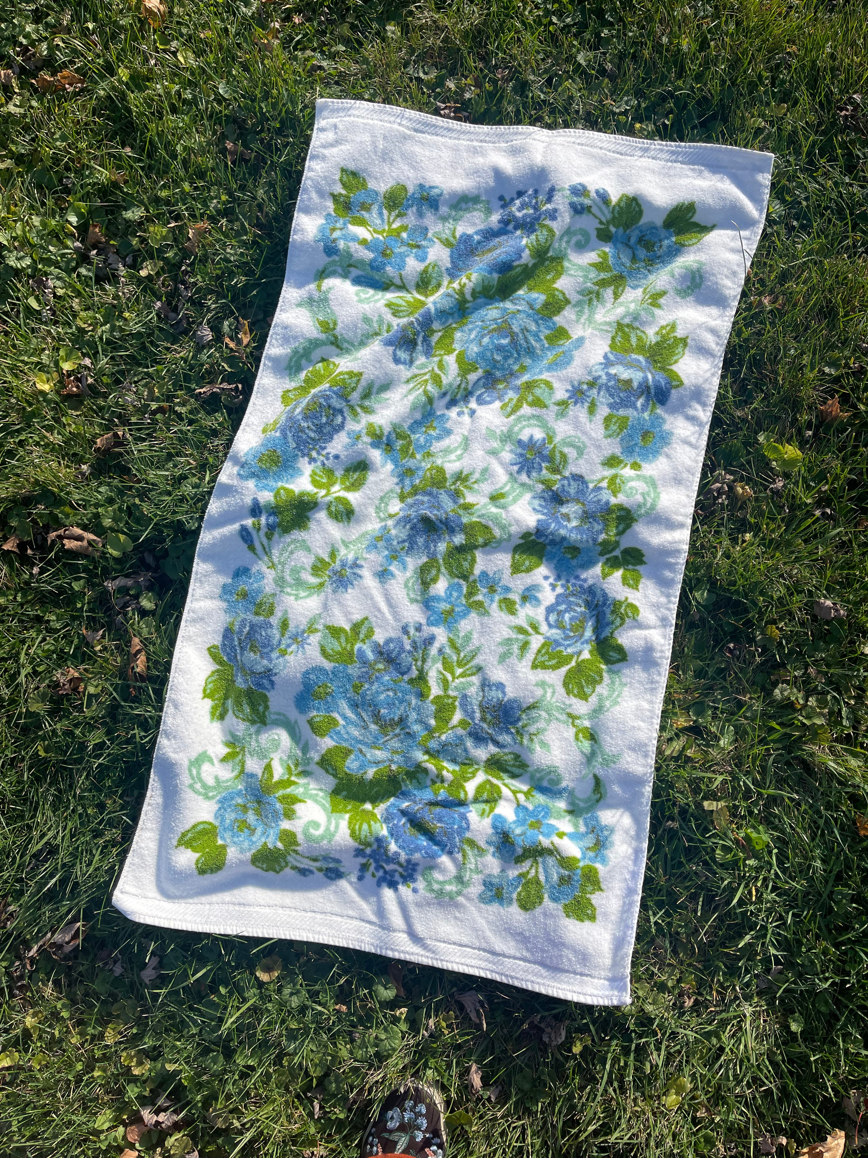 60s/70s Vintage Blue Floral Cotton Bath Towel Steven Utica By Stevens Utica - Image 3