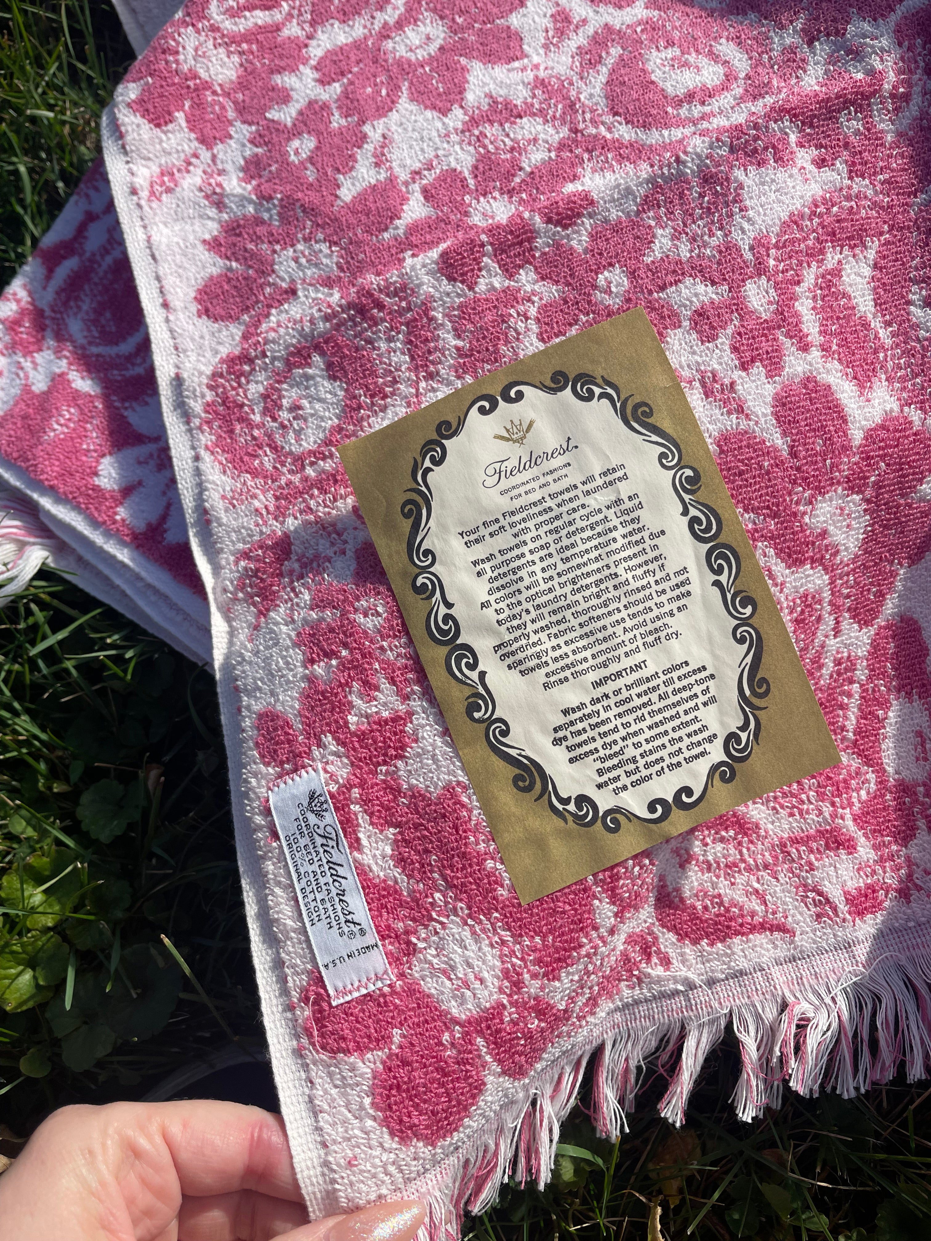 60s/70s Vintage Set Of 3 Pink Cotton Floral Bath Towels By Fieldcrest - Image 4