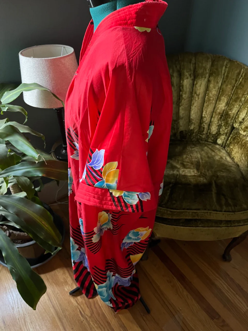 60s/70s Vintage Silky Red Floral Motif Housecoat Smock By Granada - Image 9