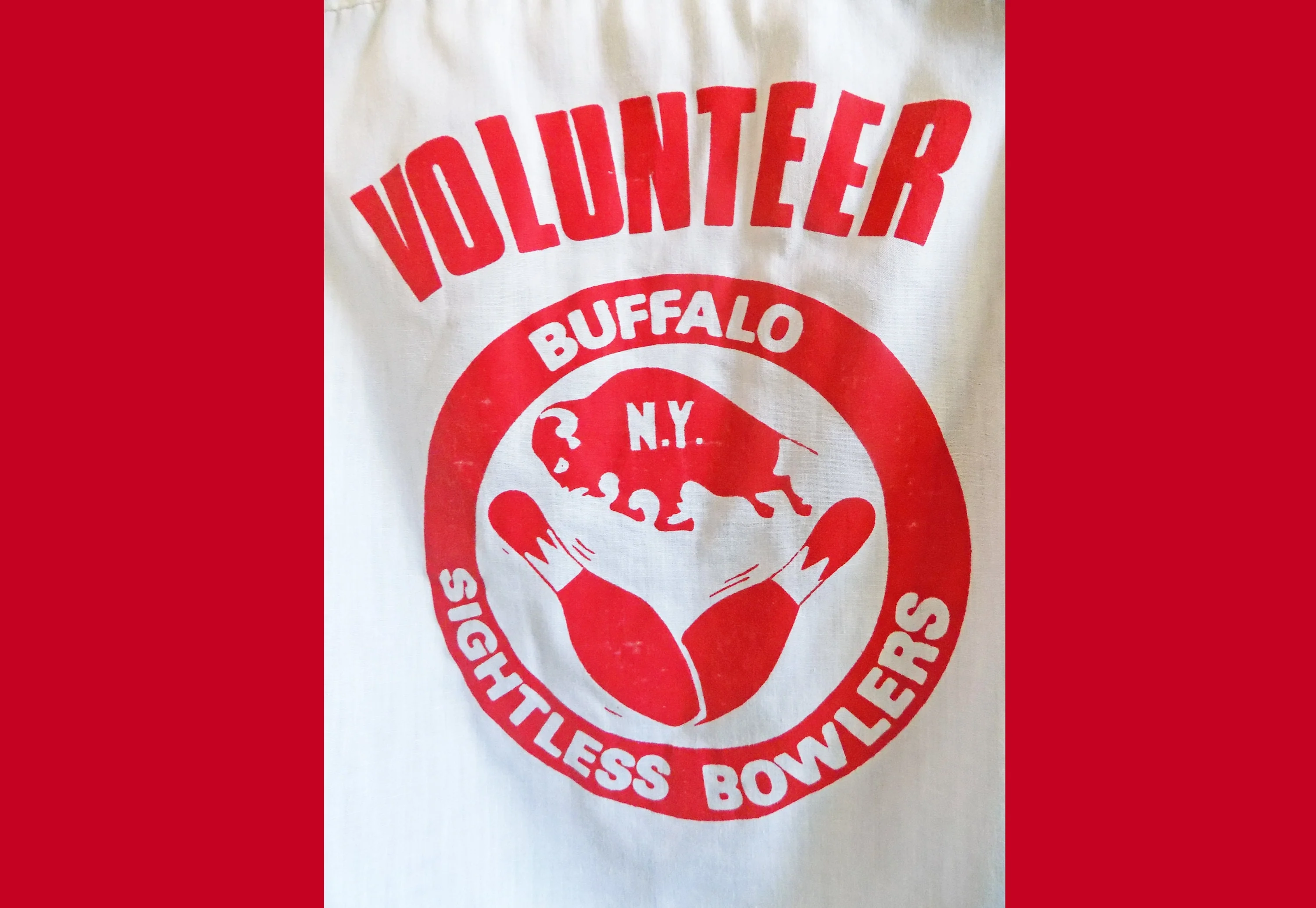 60s 70s White and Red Hilton Bowling Shirt Medium Collar Sightless Bowlers Buffalo New York Vents Two Breast Pockets - Image 2