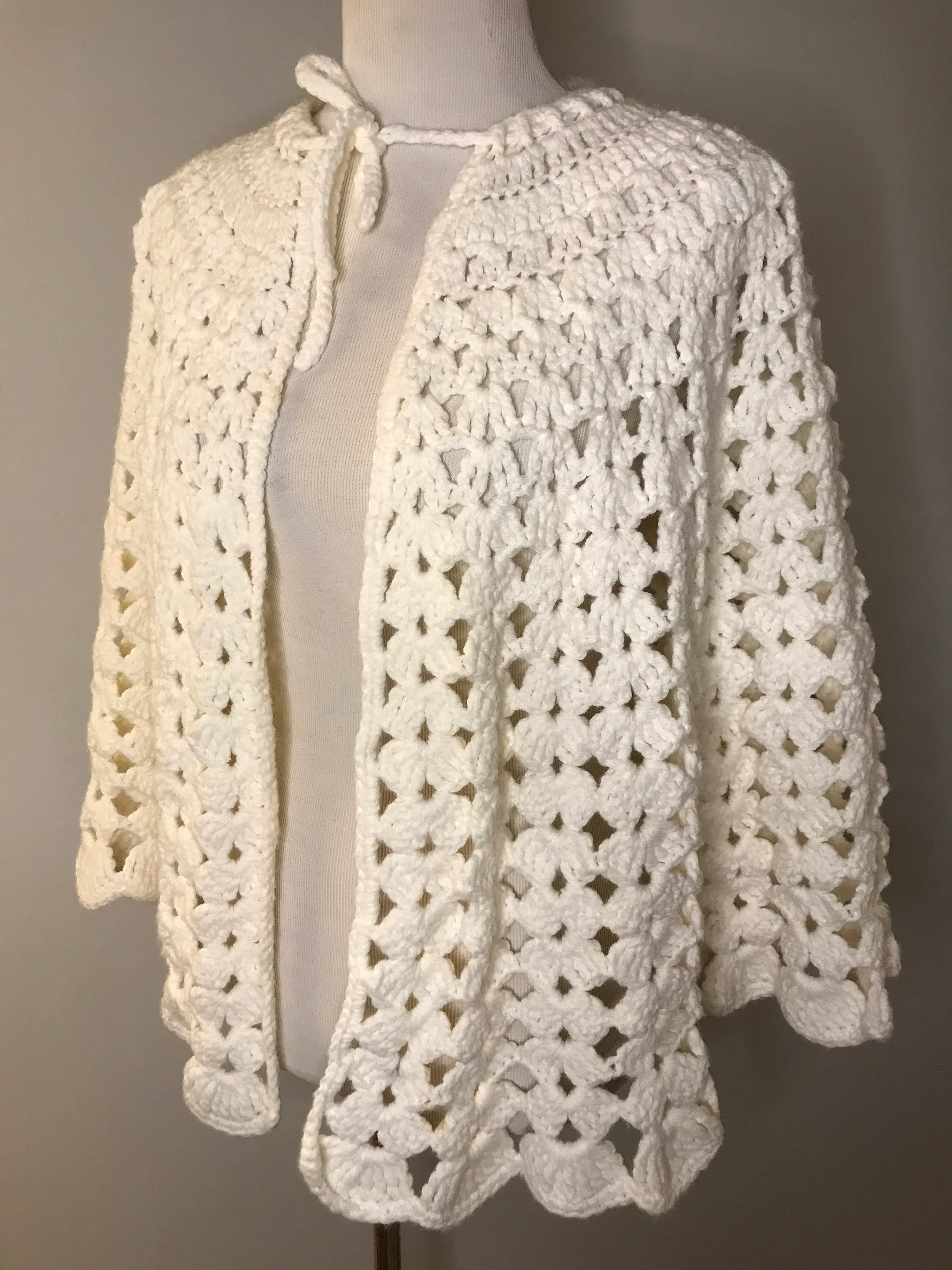 60s/70s White Open Crochet Knit Hand Made Boho Capelet - Image 5