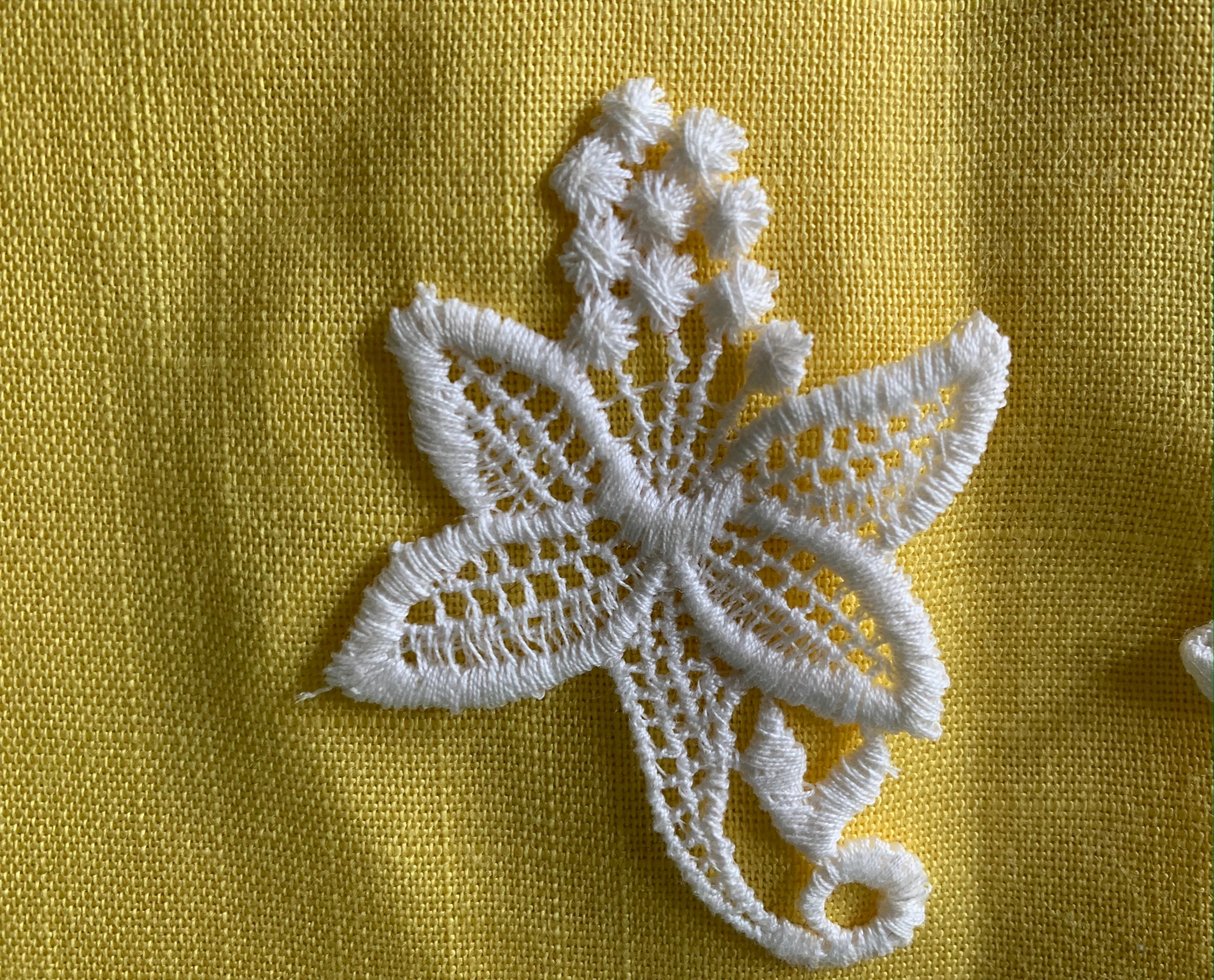 60s/70s Yellow And White Rayon Placemat And Napkin Set By Empress - Image 3