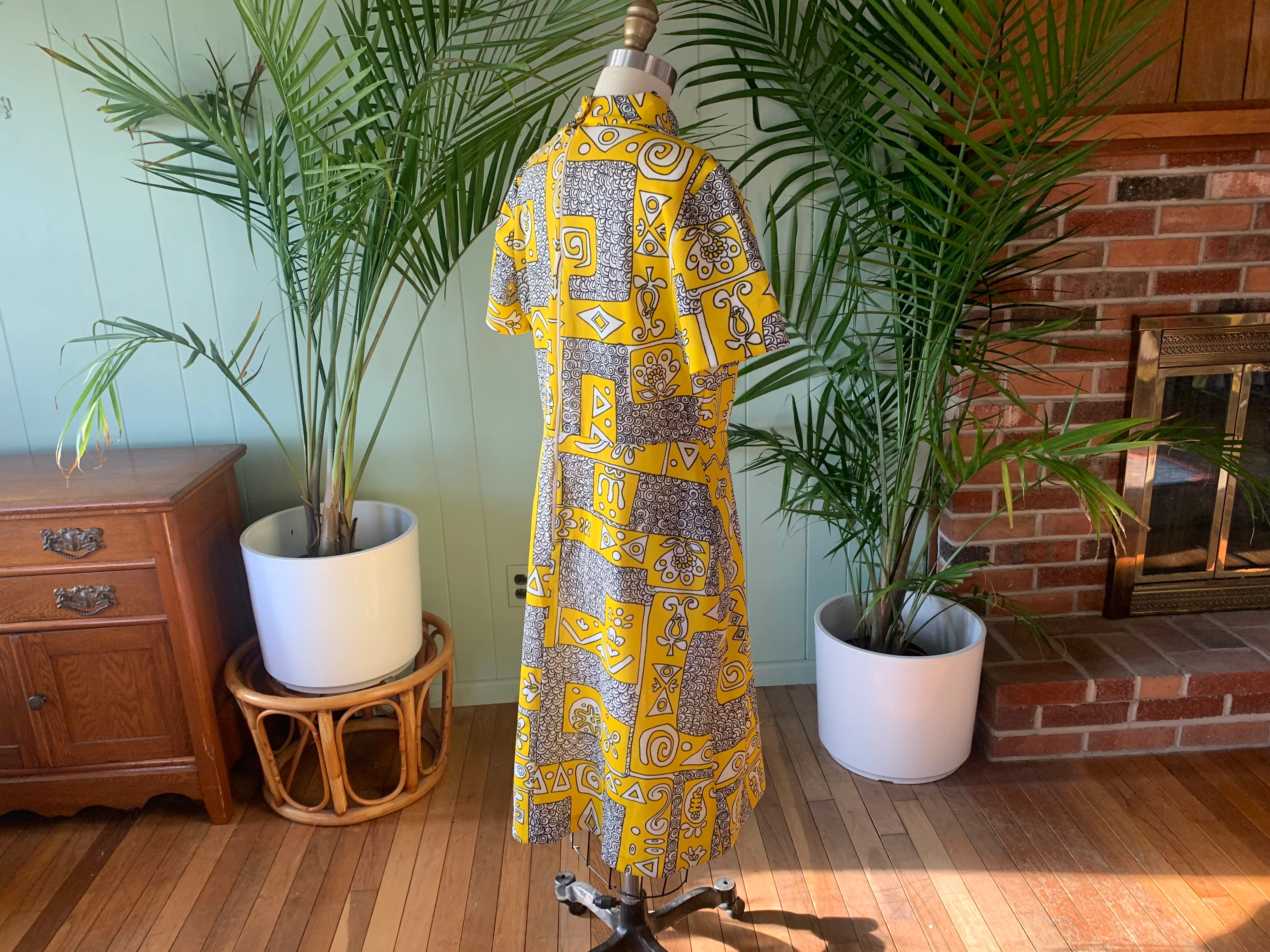 60s/70s Yellow Black White Double Knit Keyhole Neck Dress - Image 7