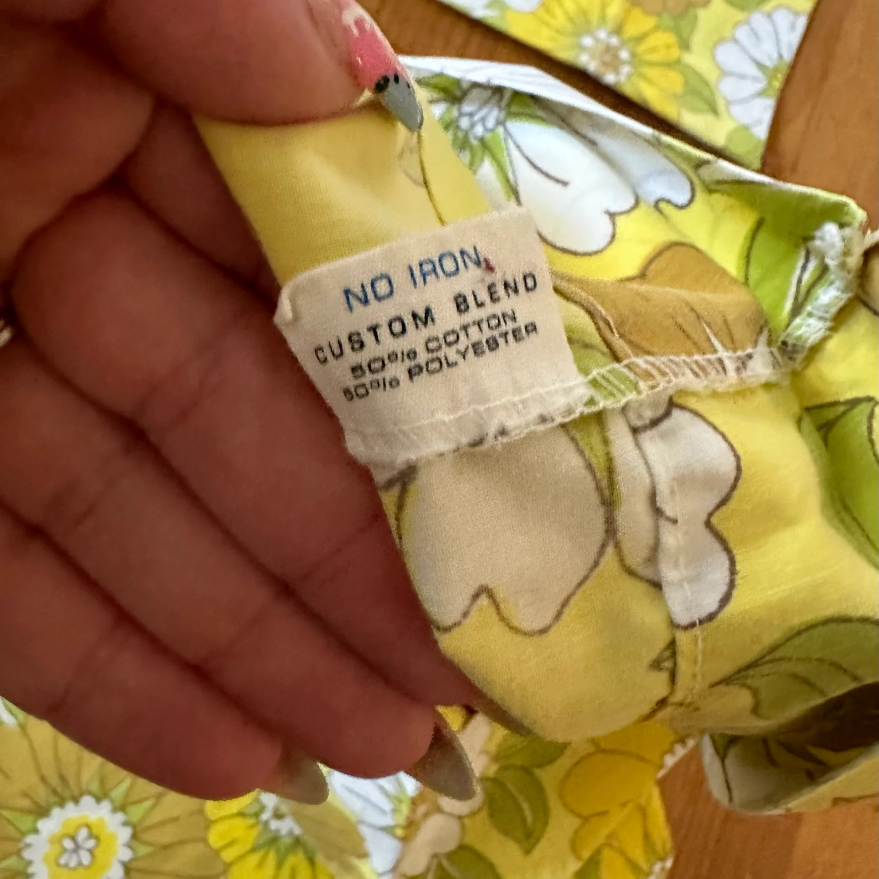 60s/70s Yellow Green White Floral Pillowcase Set - Image 4