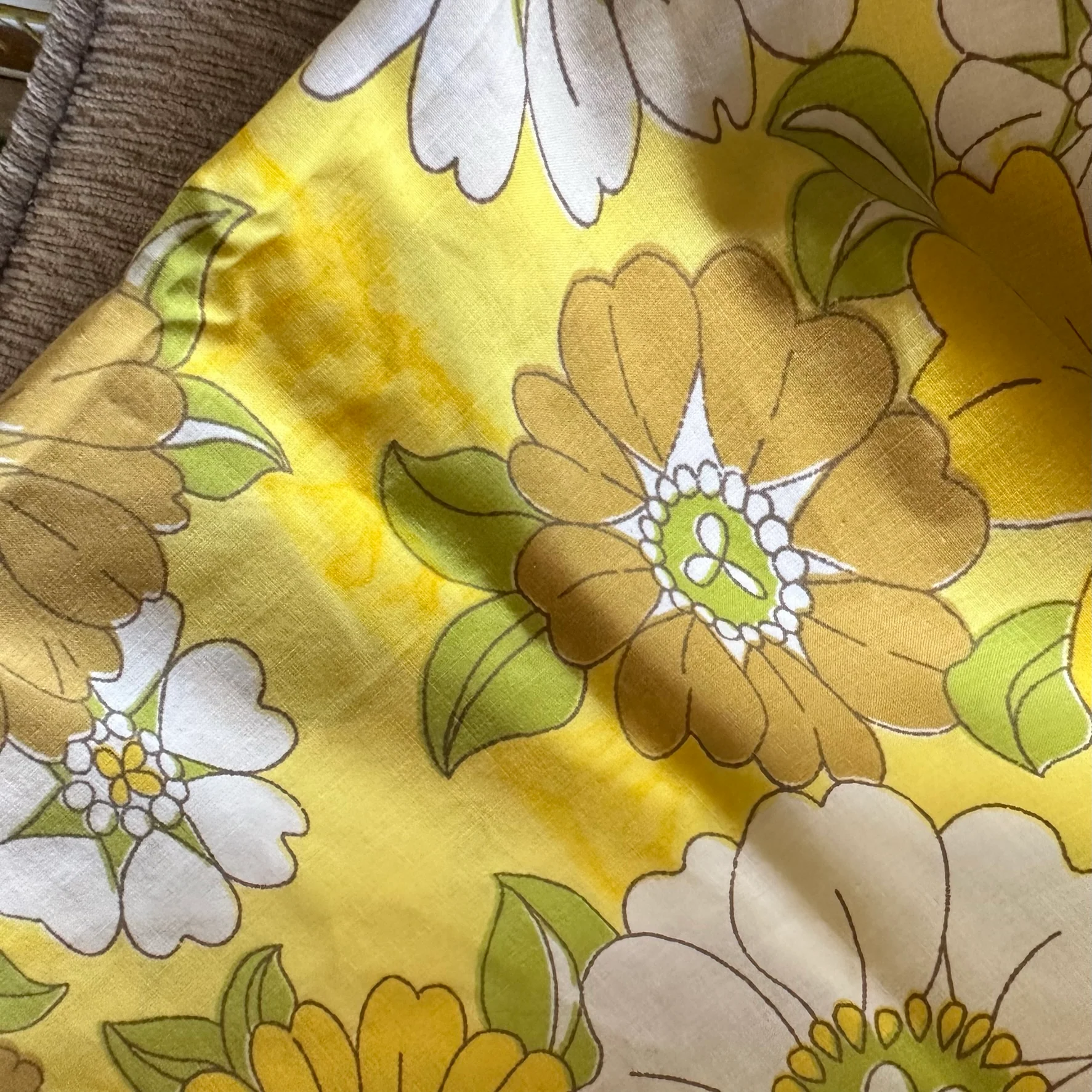 60s/70s Yellow Green White Floral Pillowcase Set - Image 7