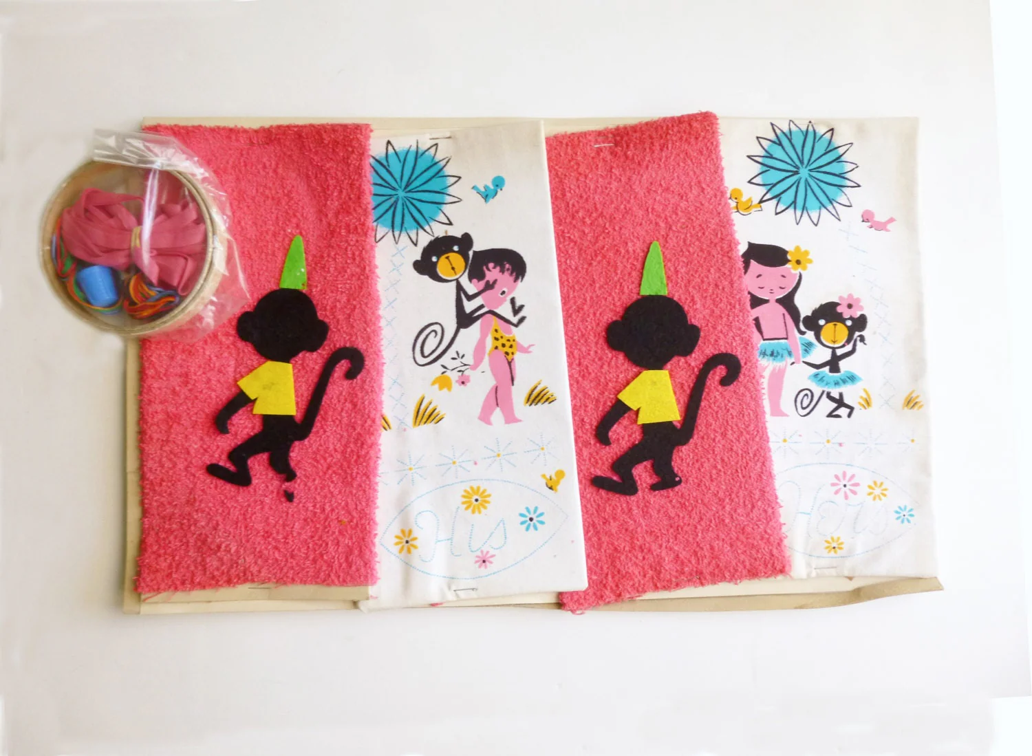 60s Applique and Embroidery Towel Set with Monkeys - Image 3