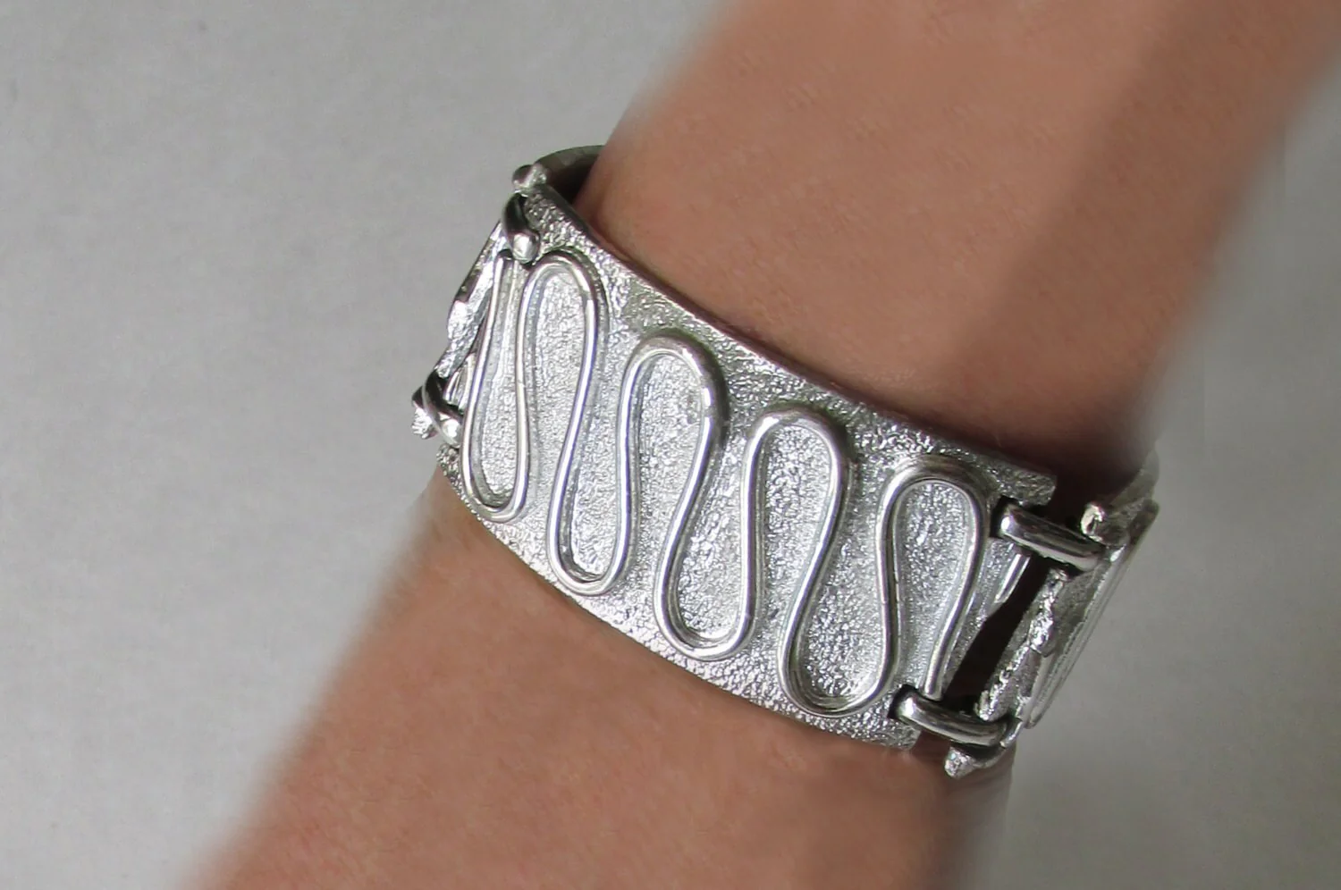60s Arty Mod Sara Cov Bracelet and Matching Earrings Abstract - Image 2