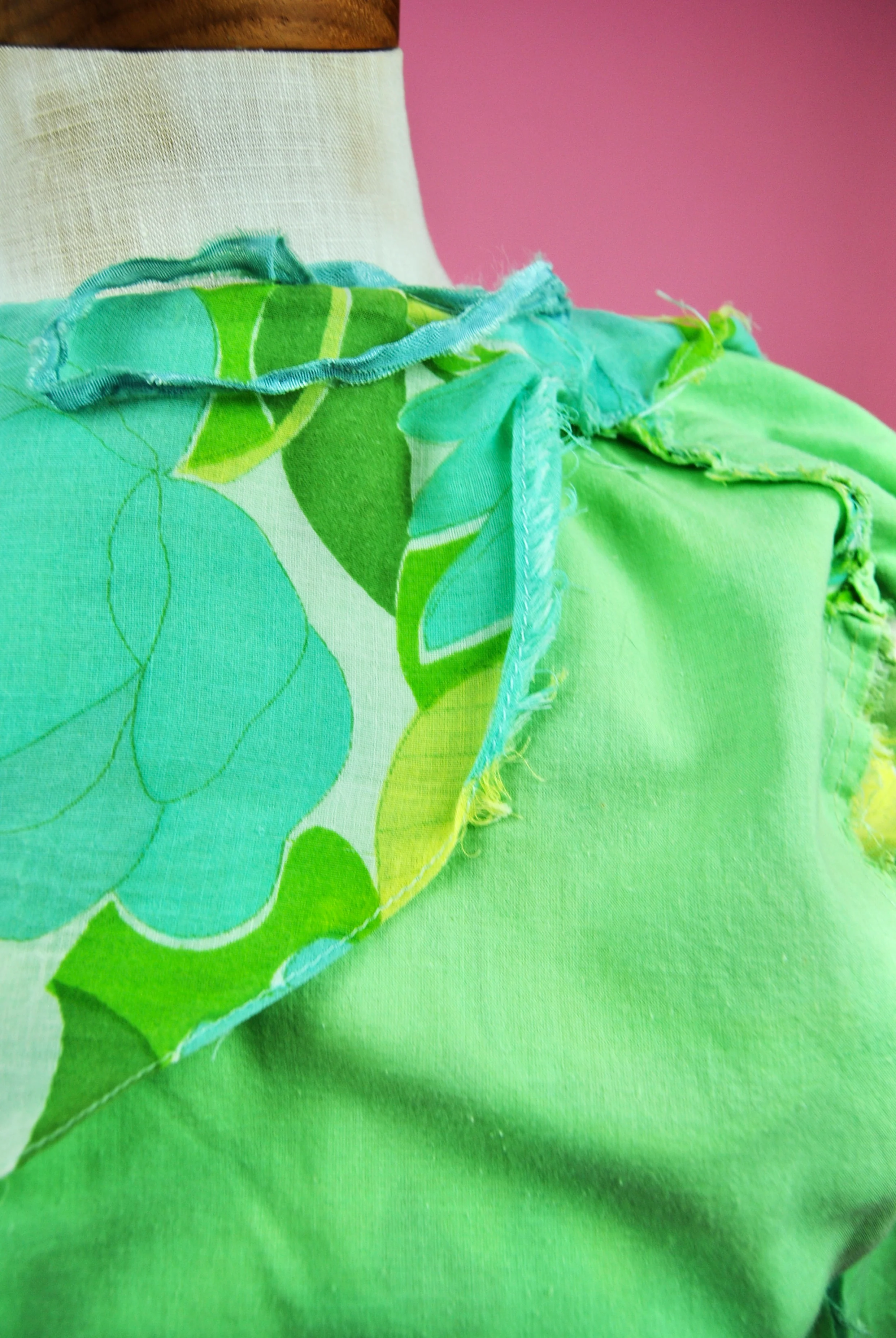 60s Blue And Green Funky Floral House Dress Or Top - Image 10
