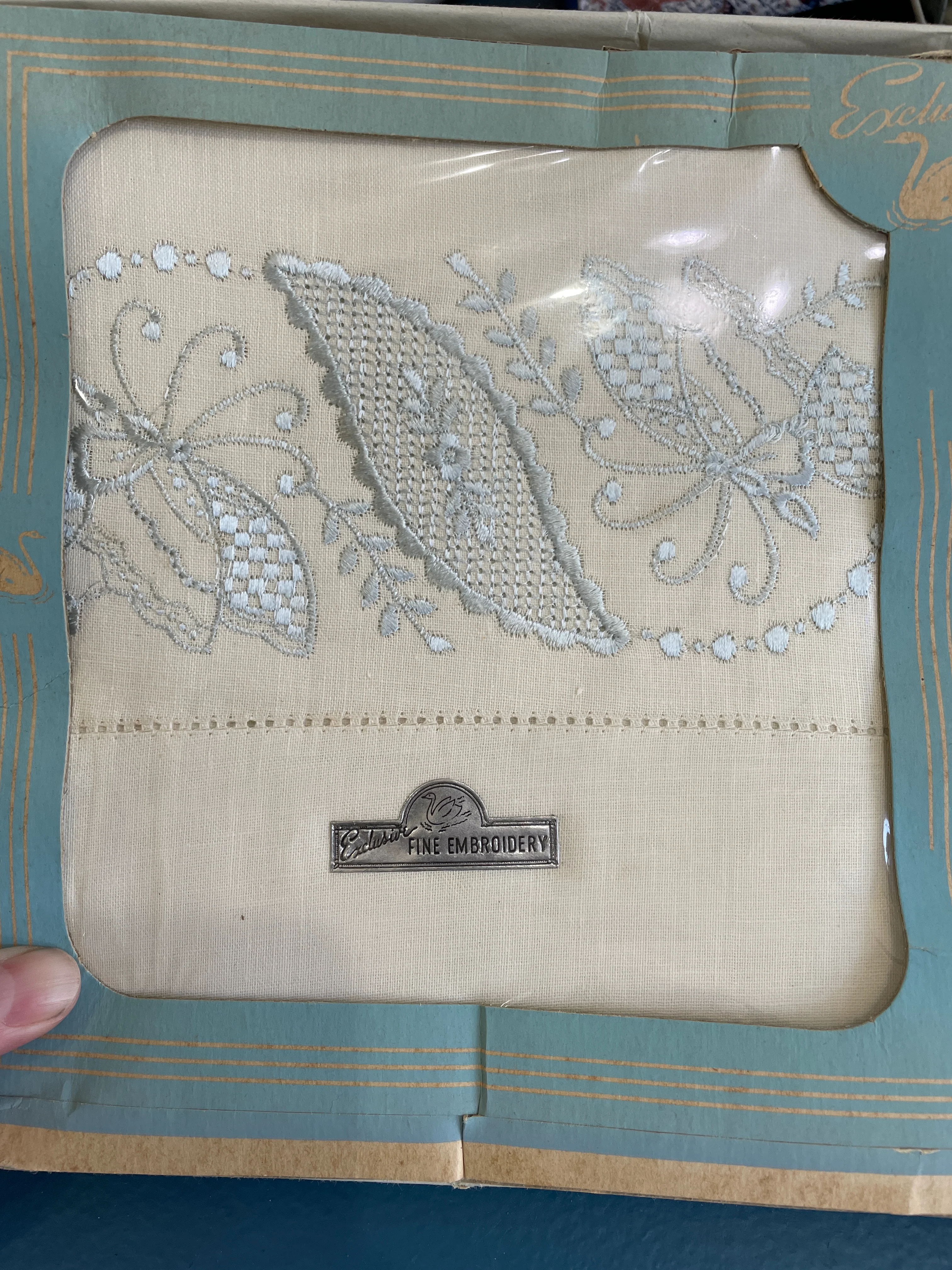 60s Blue Embroidered Pillowcase Set - Image 3