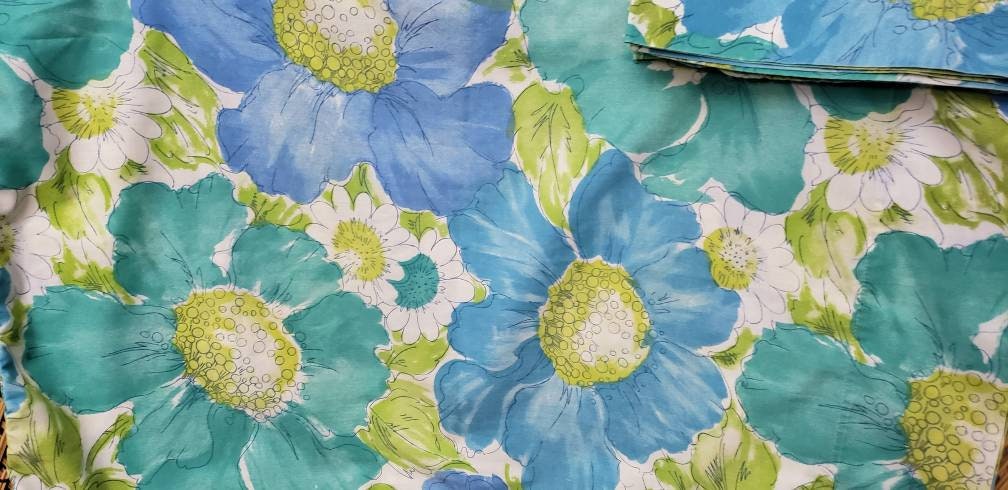60s Blue Floral Perma-Prest Pillowcases Set of 2 - Image 4