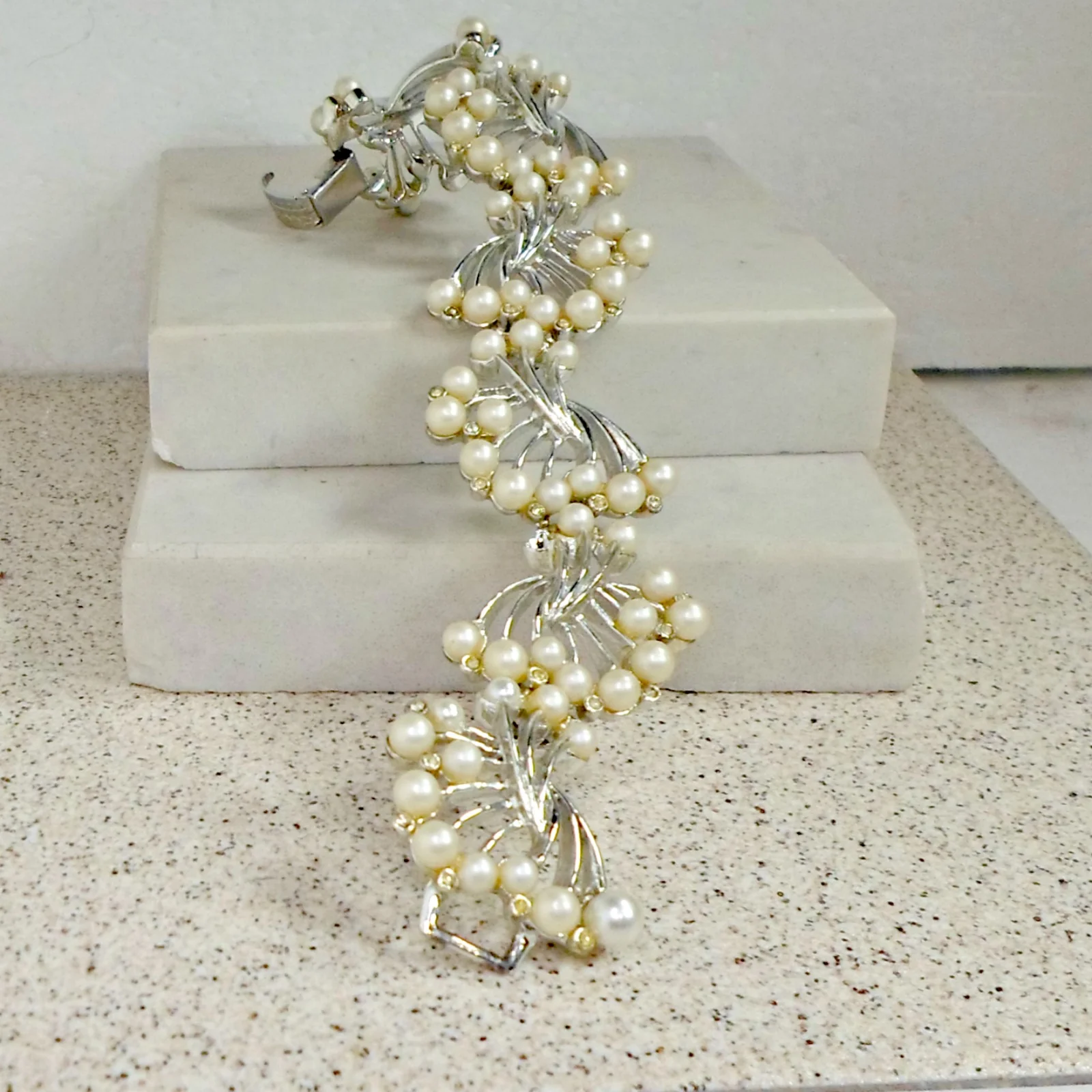 60s Bracelet Silvertone Fan Links Faux Pearls By Tara - Image 4