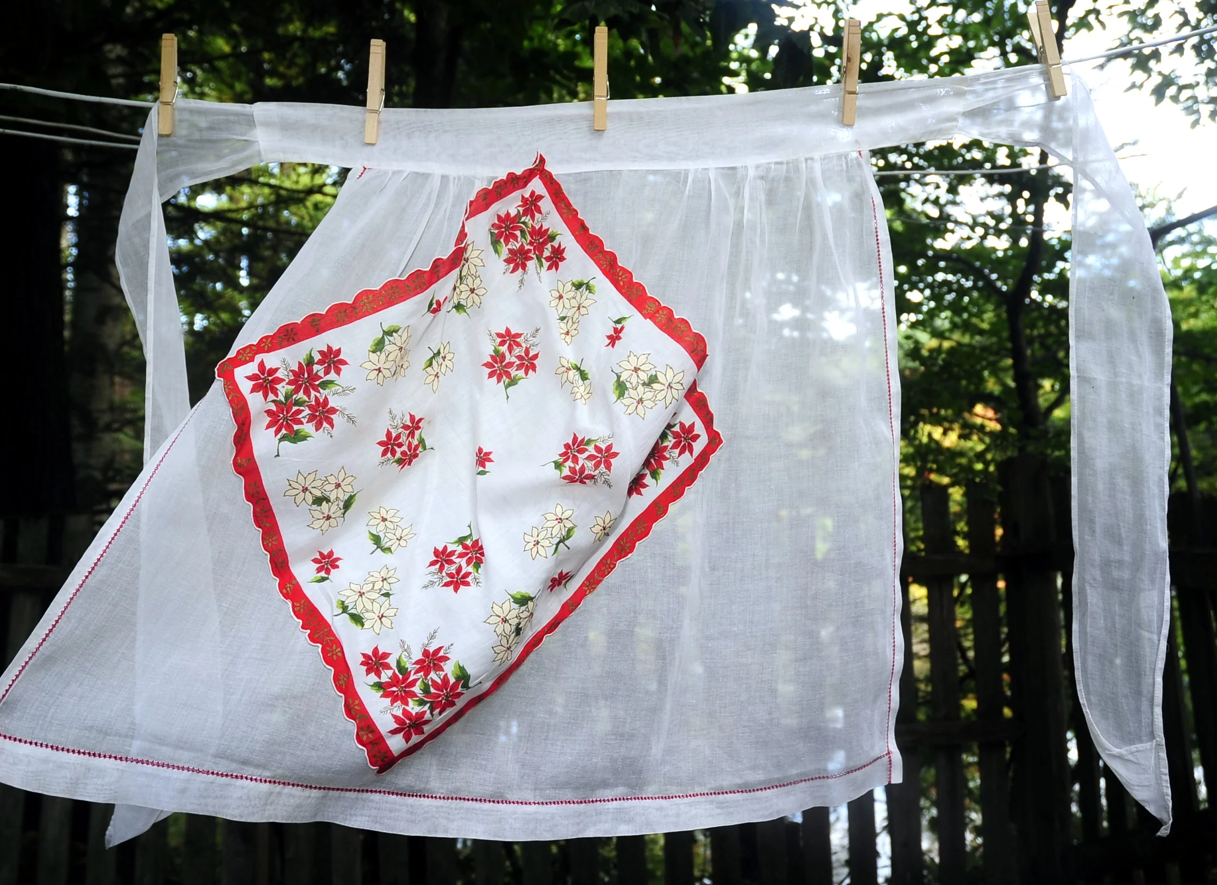 60s Christmas Apron Handkerchief Poinsettia Pocket - Image 4