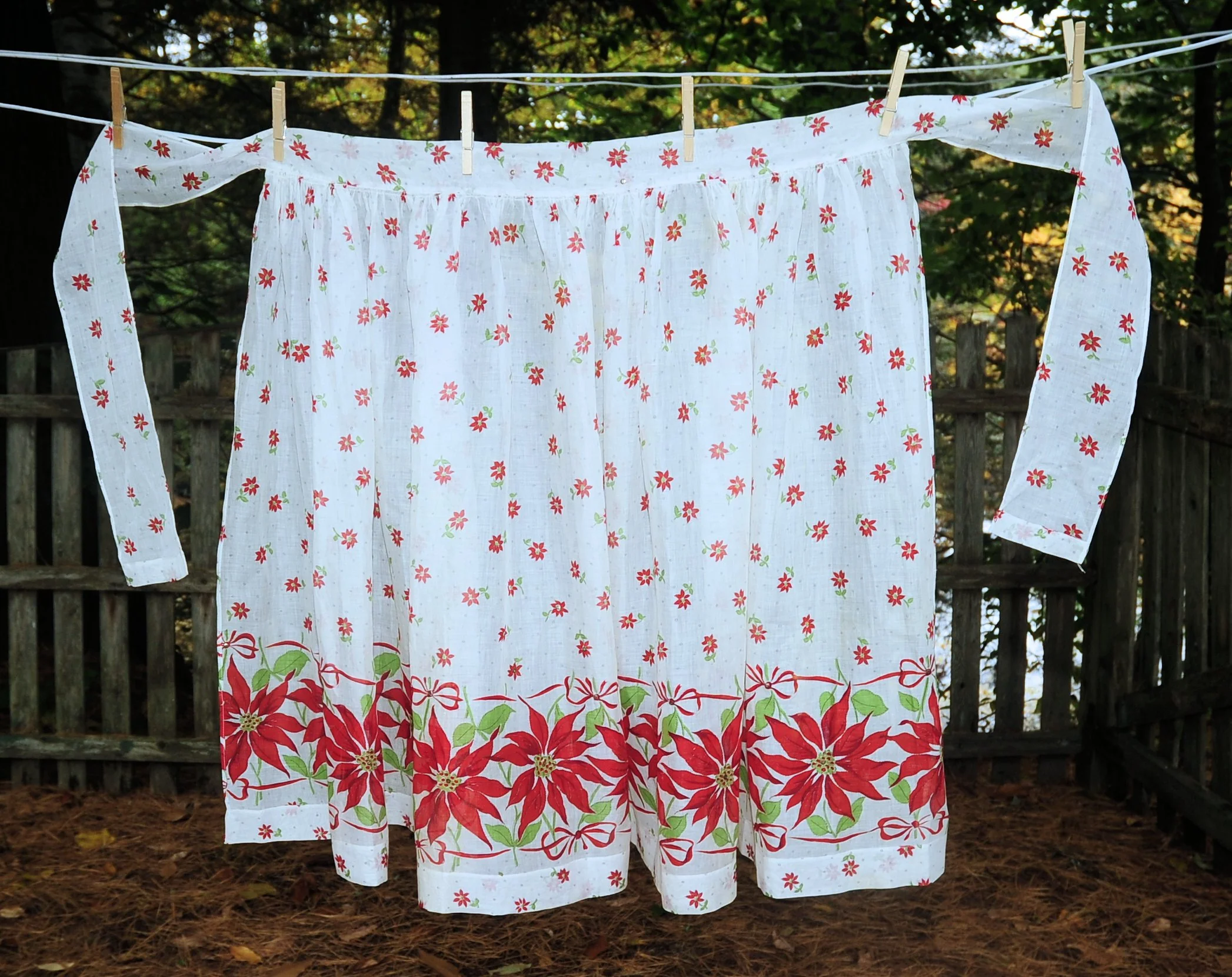 60s Christmas Apron Rare Long Midi Length Poinsettias - Image 11