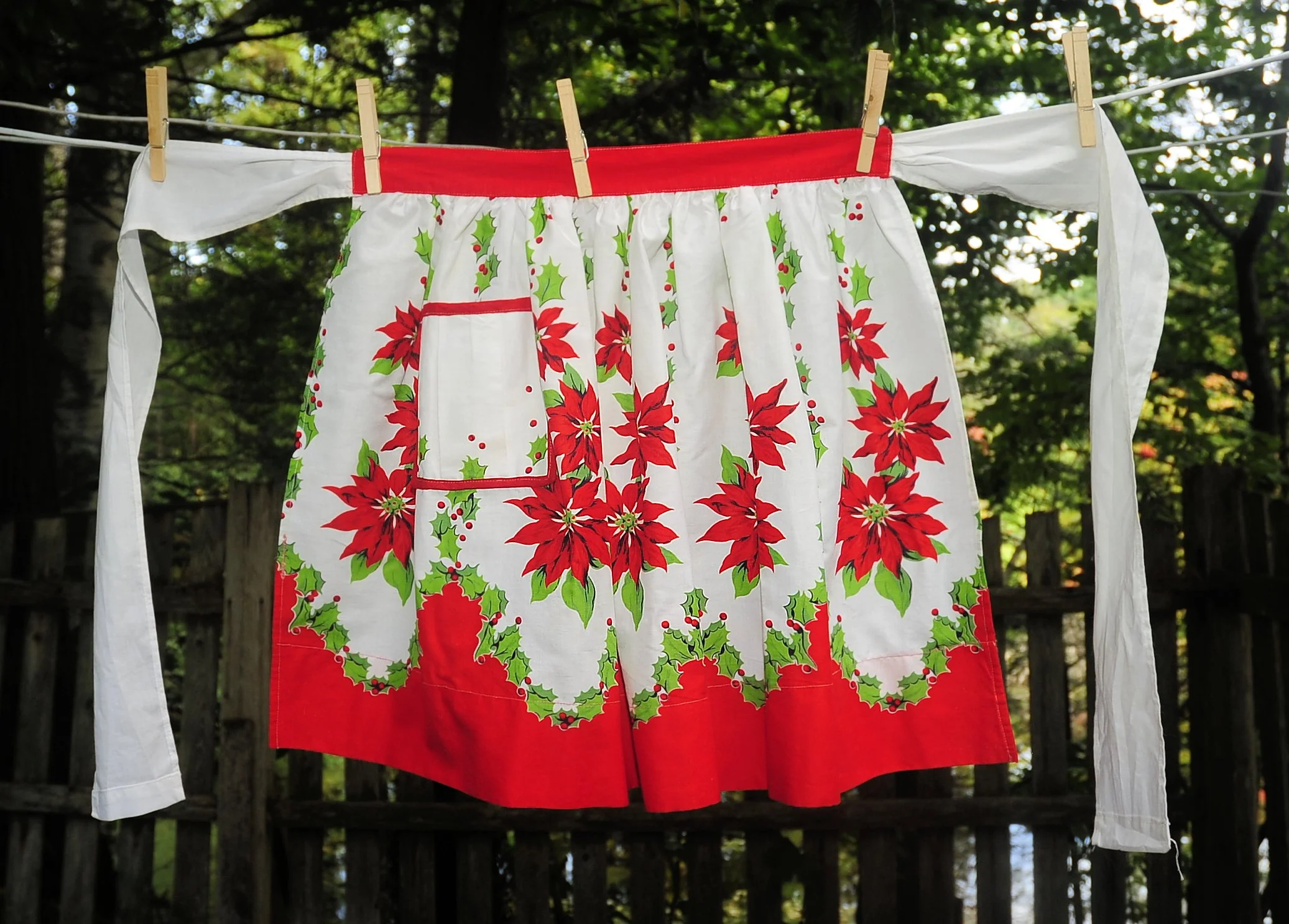 60s Christmas Fancy Hostess Apron Poinsettias Holly - Image 7