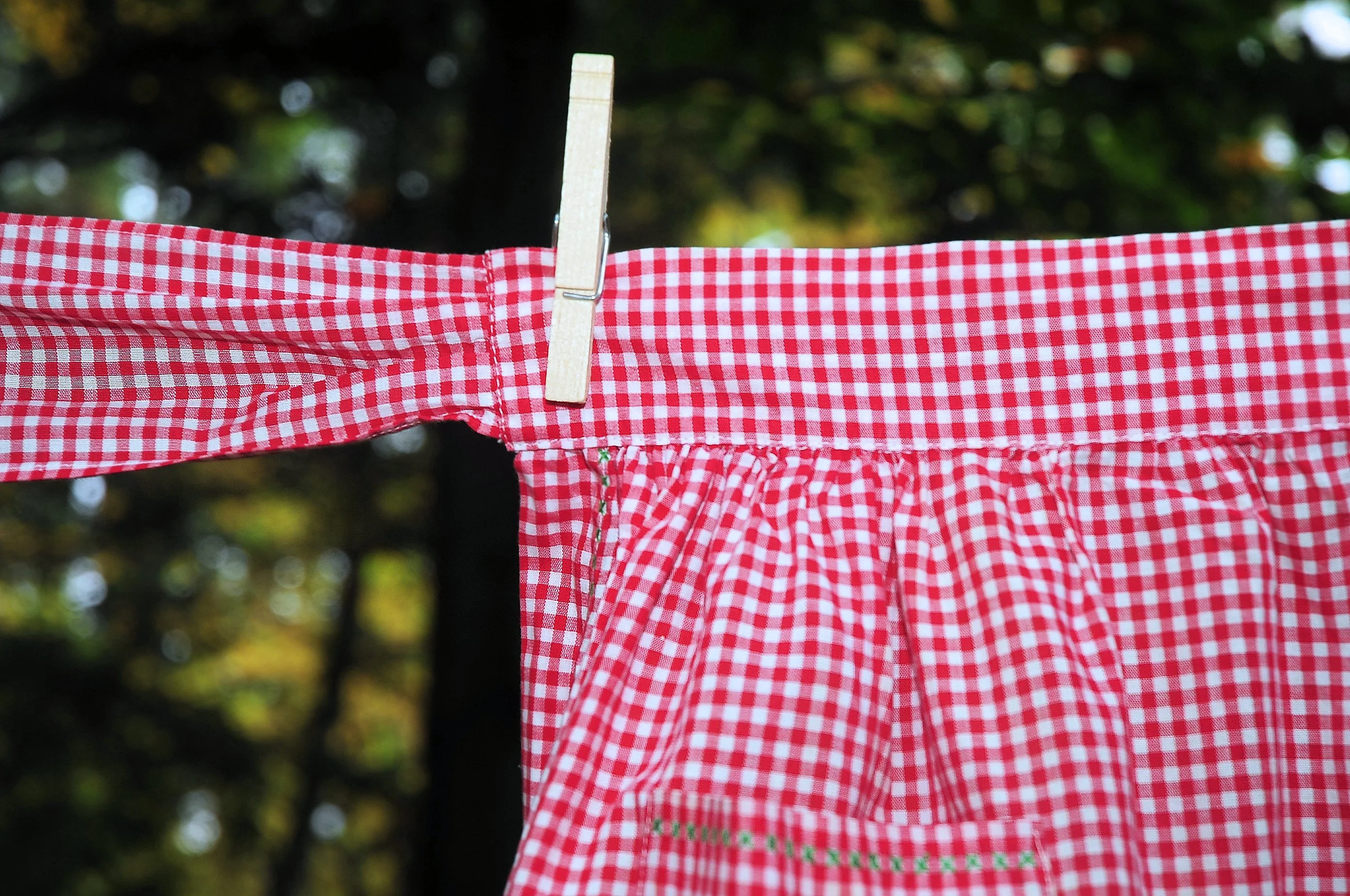 60s Christmas Half Apron Red Gingham Tree Embroidery - Image 6