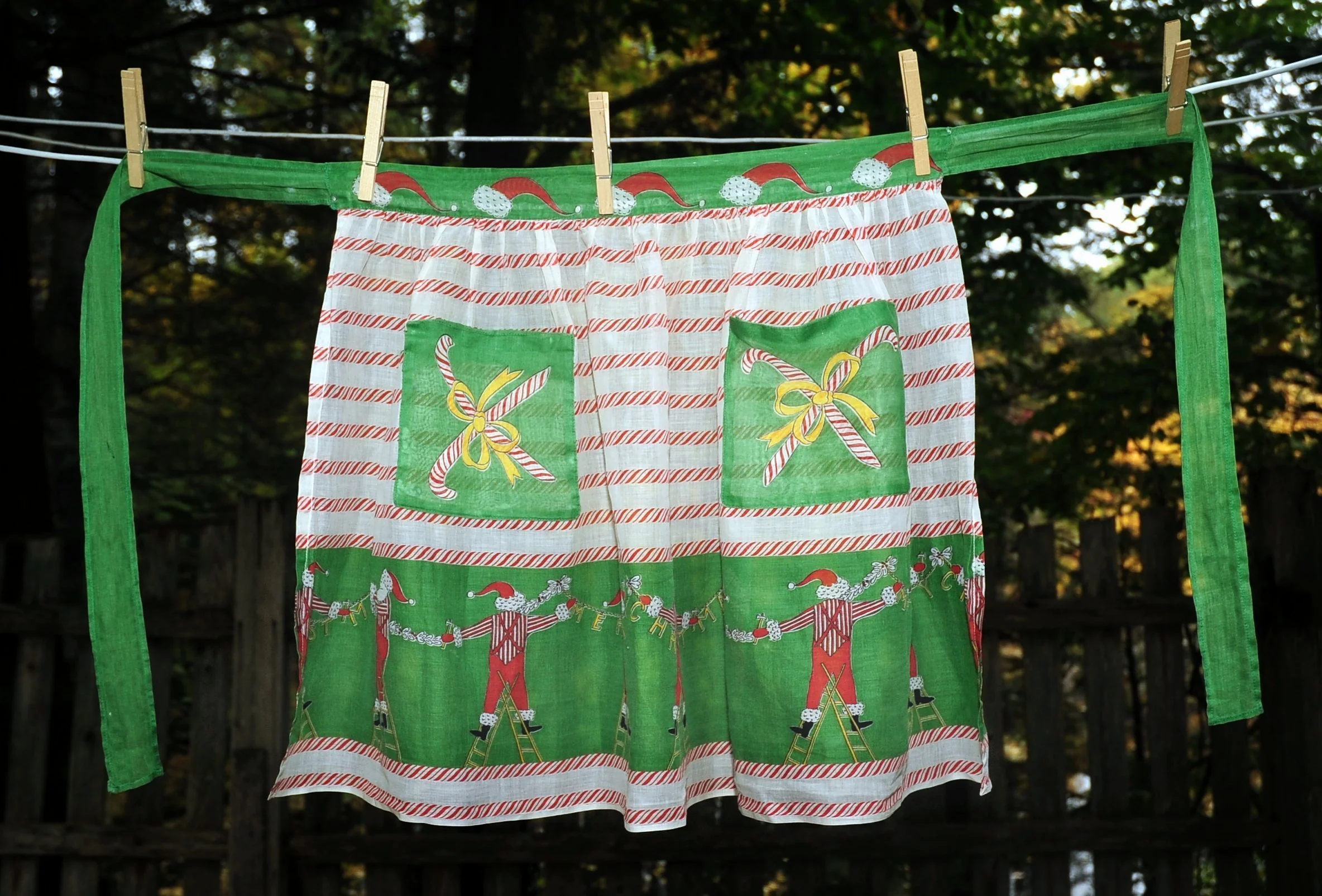 60s Christmas Half Apron Santa's Hanging Decorations - Image 3
