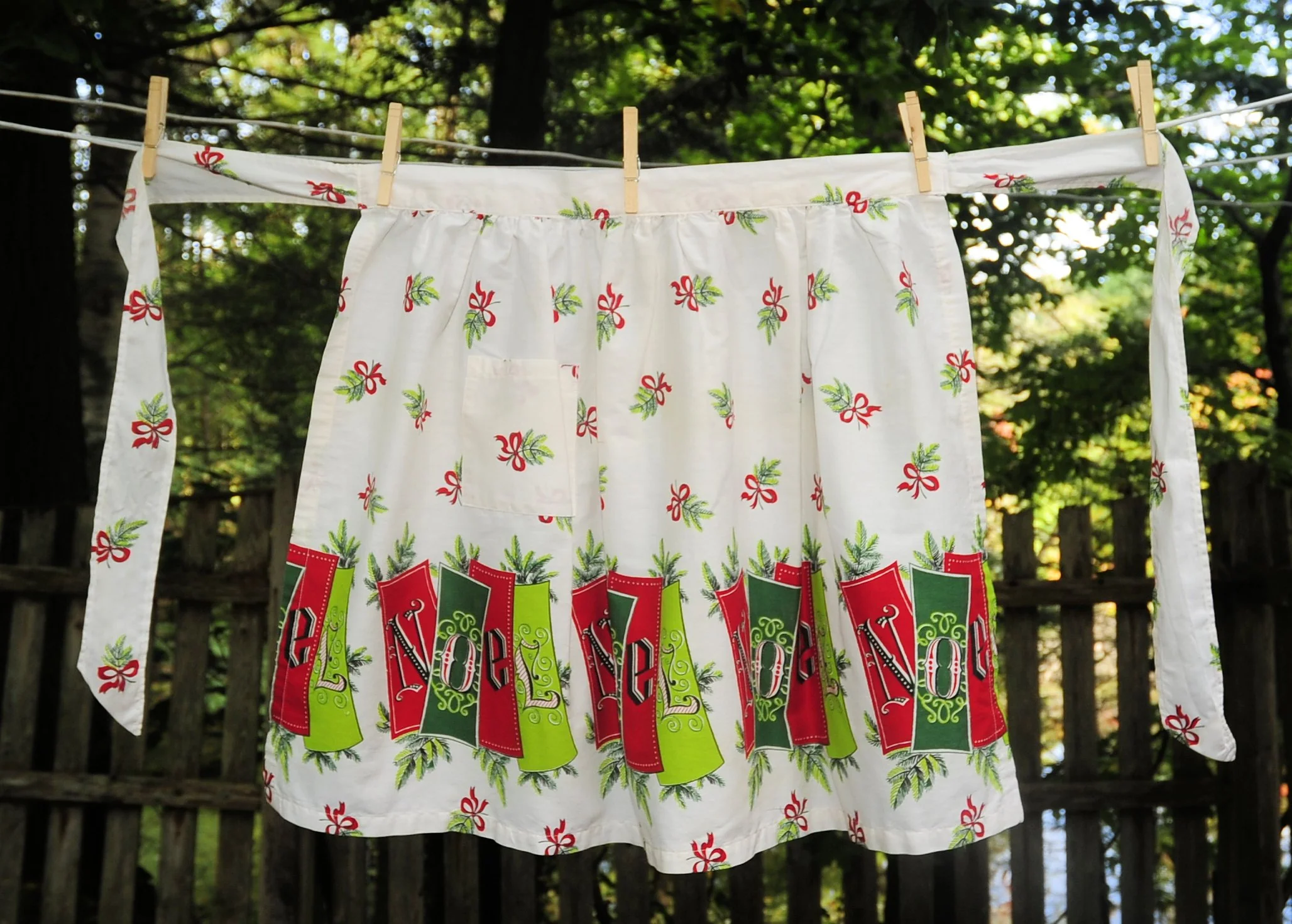 60s Christmas Hostess Half Apron Noel Presents Design - Image 3