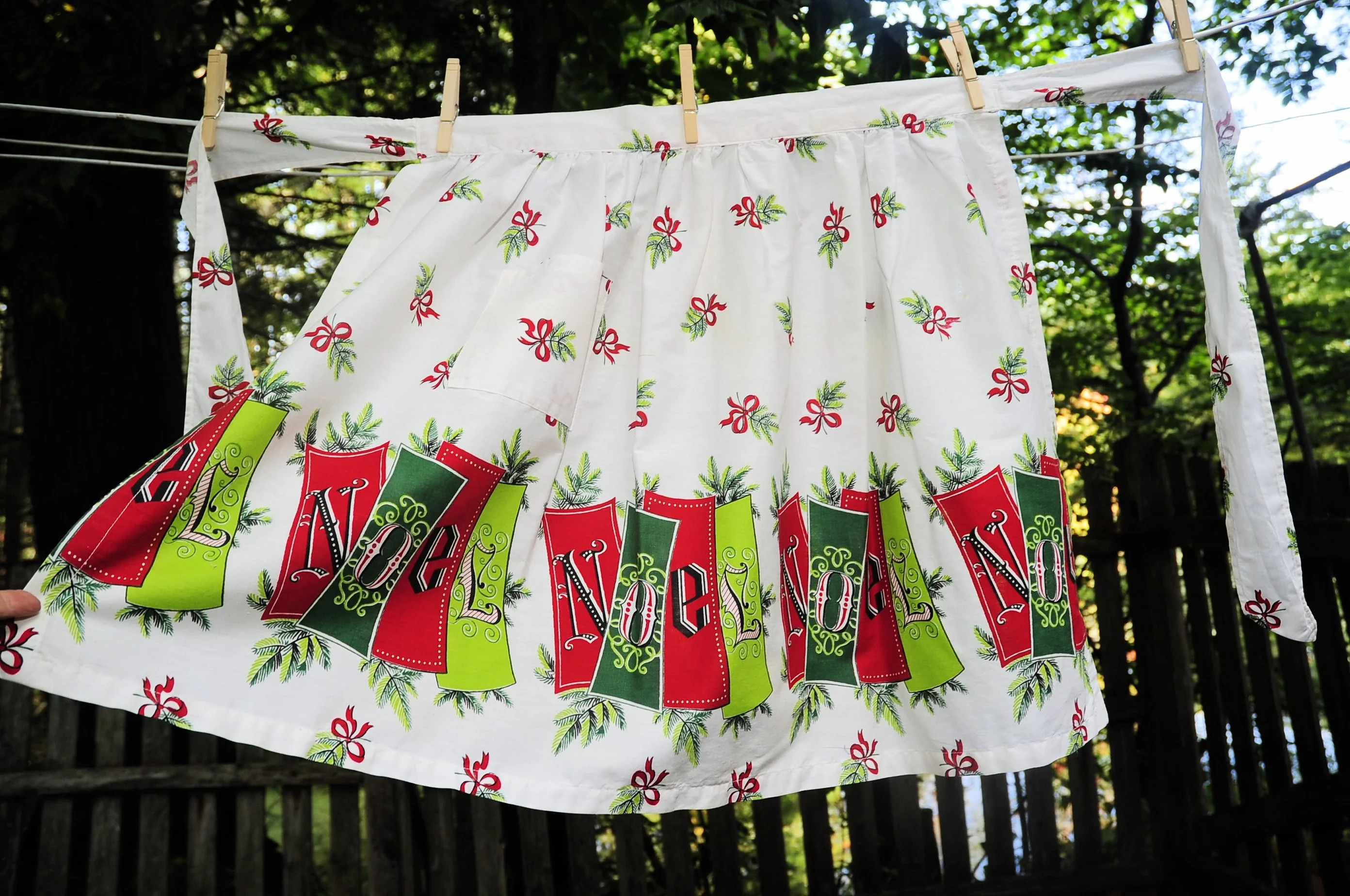 60s Christmas Hostess Half Apron Noel Presents Design - Image 4