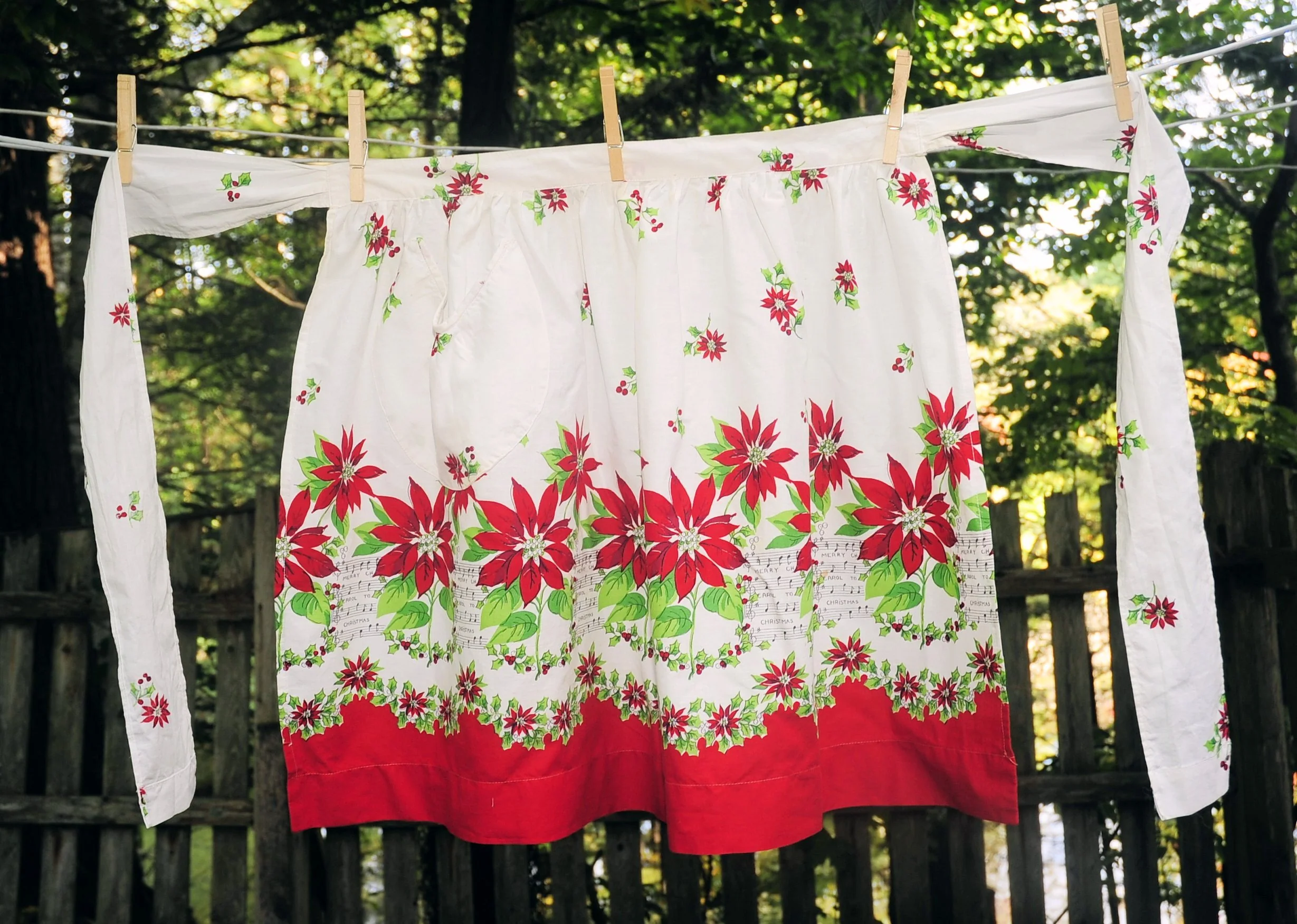 60s Christmas Poinsettia Hostess Apron Sheet Music - Image 4