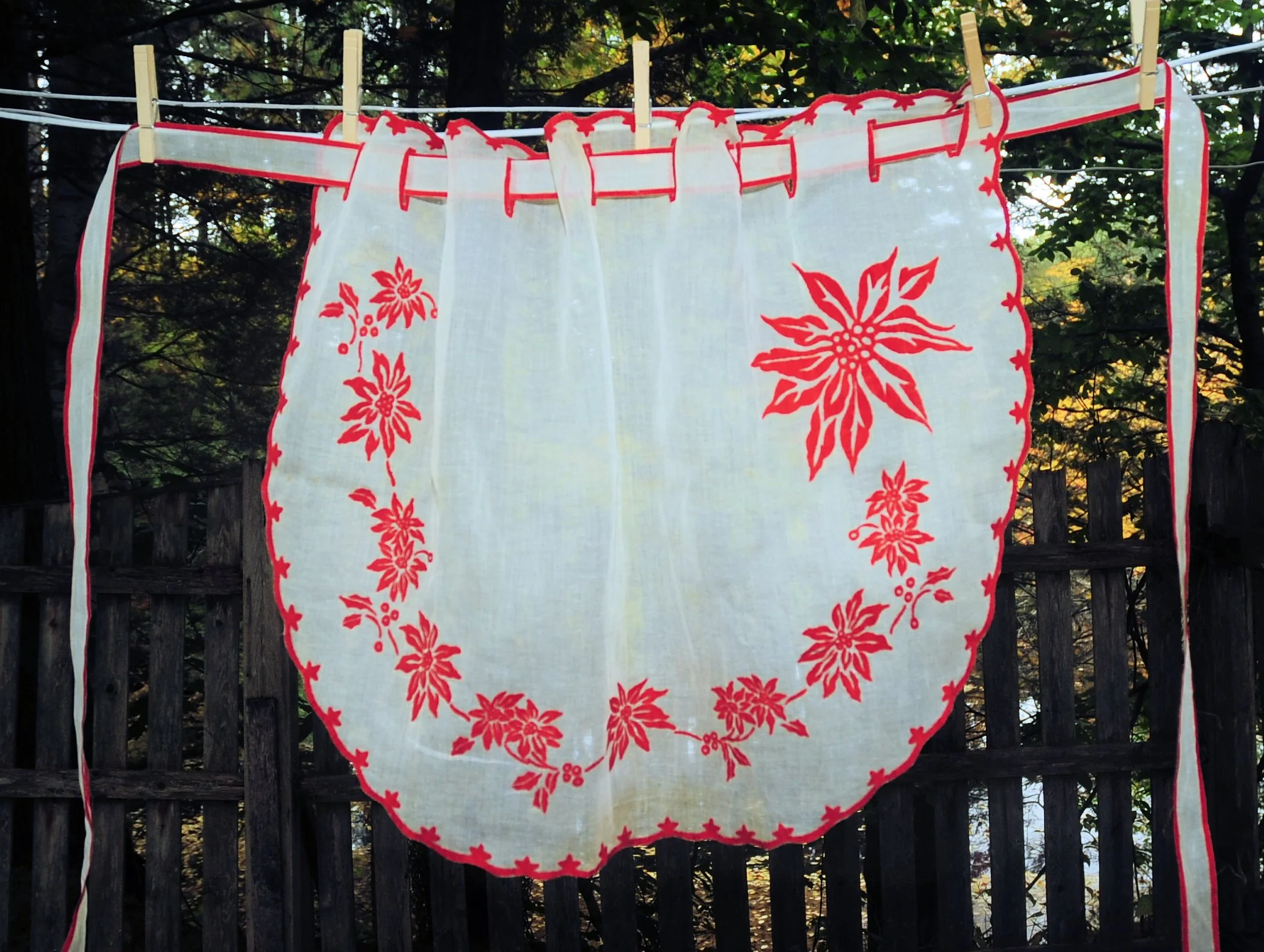 60s Christmas Red Flocked Illusion Apron Shoelacewaist - Image 11