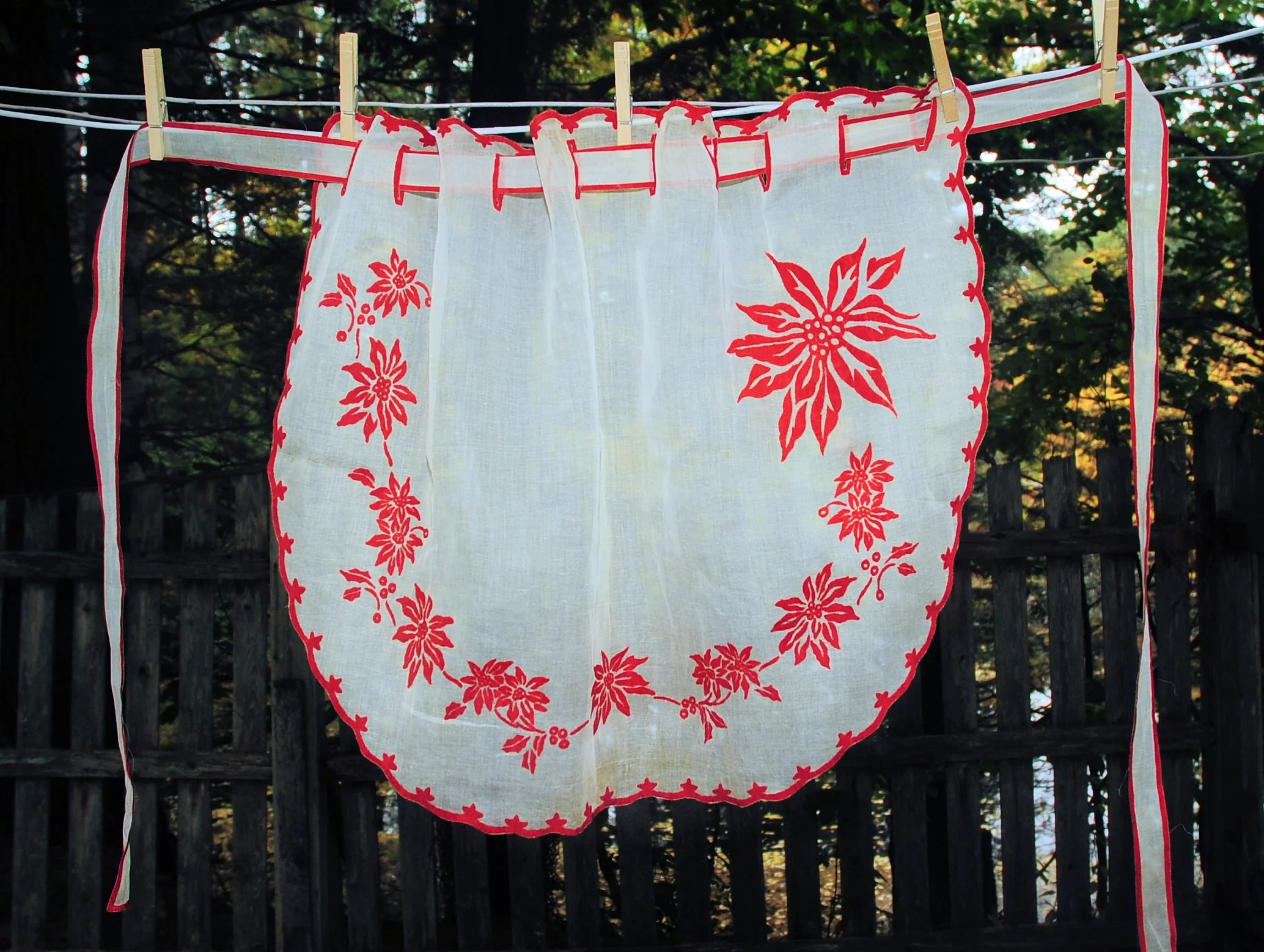 60s Christmas Red Flocked Illusion Apron Shoelacewaist - Image 3