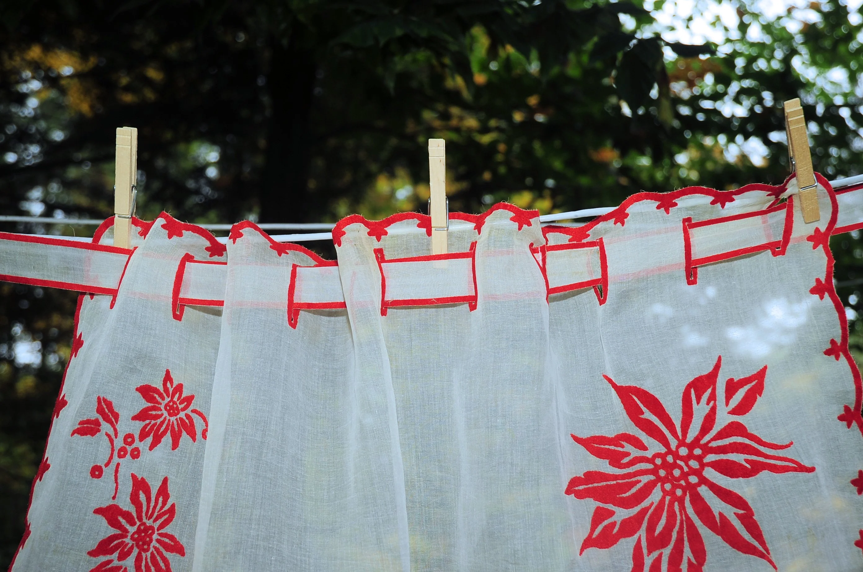 60s Christmas Red Flocked Illusion Apron Shoelacewaist - Image 6