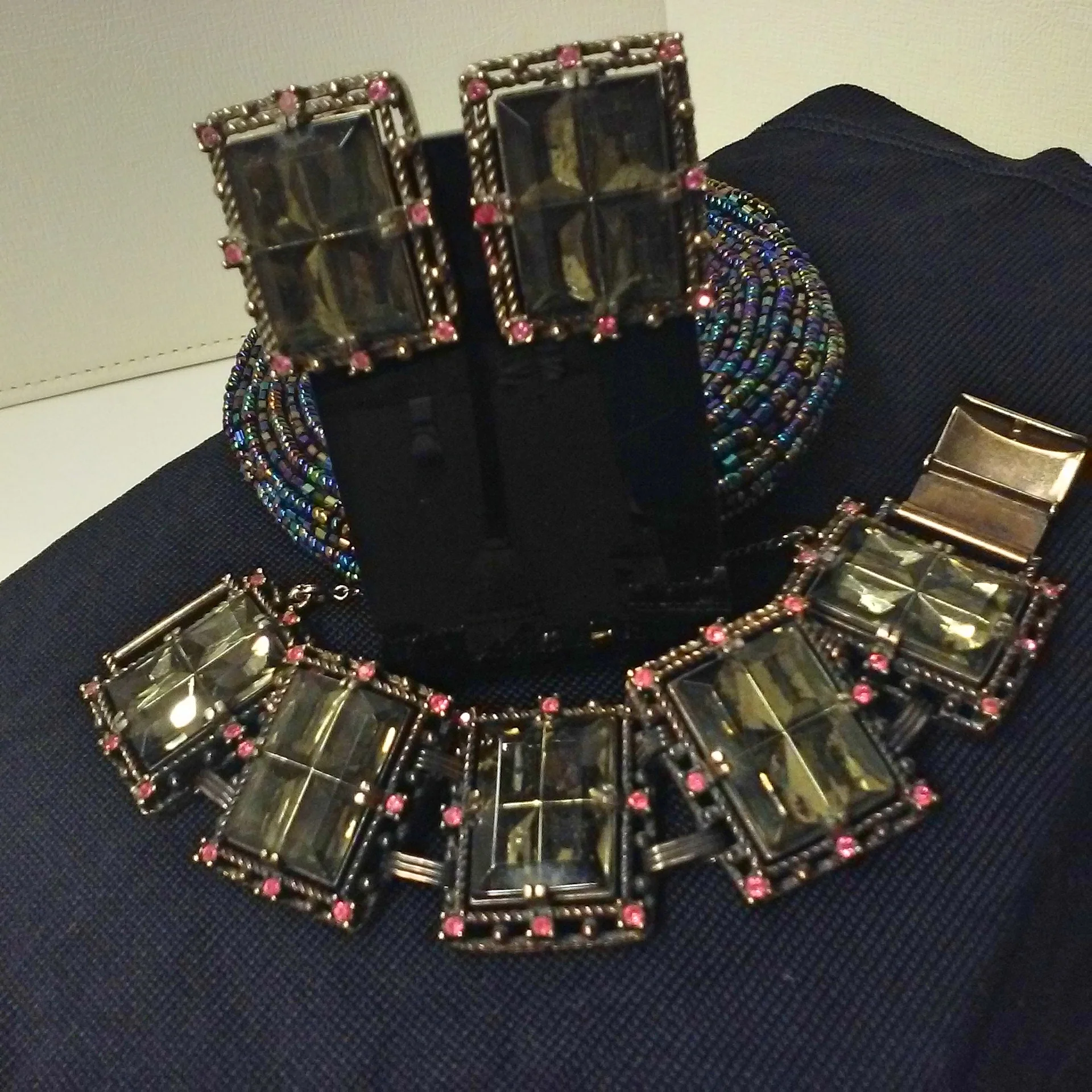 60s Chunky Facet Glass Bracelet Matching Clip Earring By Unmarked Costume Jewelry Set with Beaded Pouch - Image 3