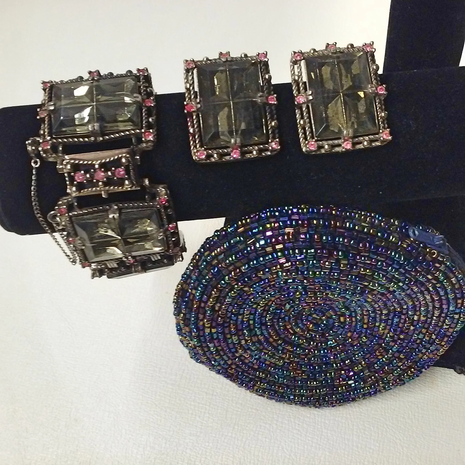 60s Chunky Facet Glass Bracelet Matching Clip Earring By Unmarked Costume Jewelry Set with Beaded Pouch - Image 6