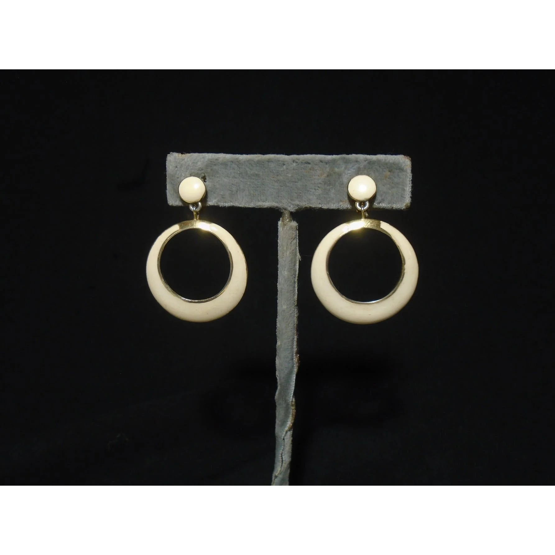 60s Clip On Hoop Earrings Ivory Off White Enamel By Crown Trifari - Image 4