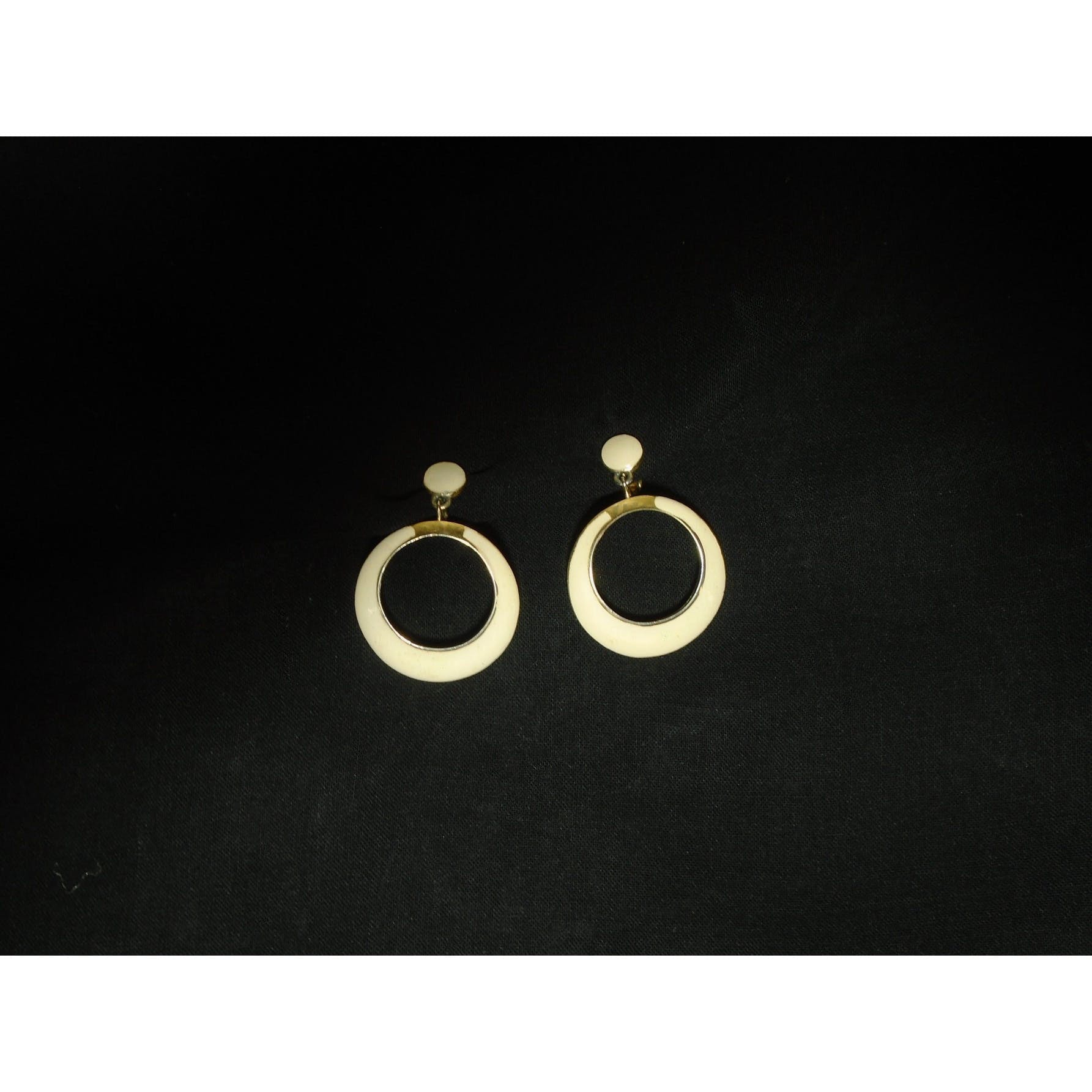 60s Clip On Hoop Earrings Ivory Off White Enamel By Crown Trifari - Image 6