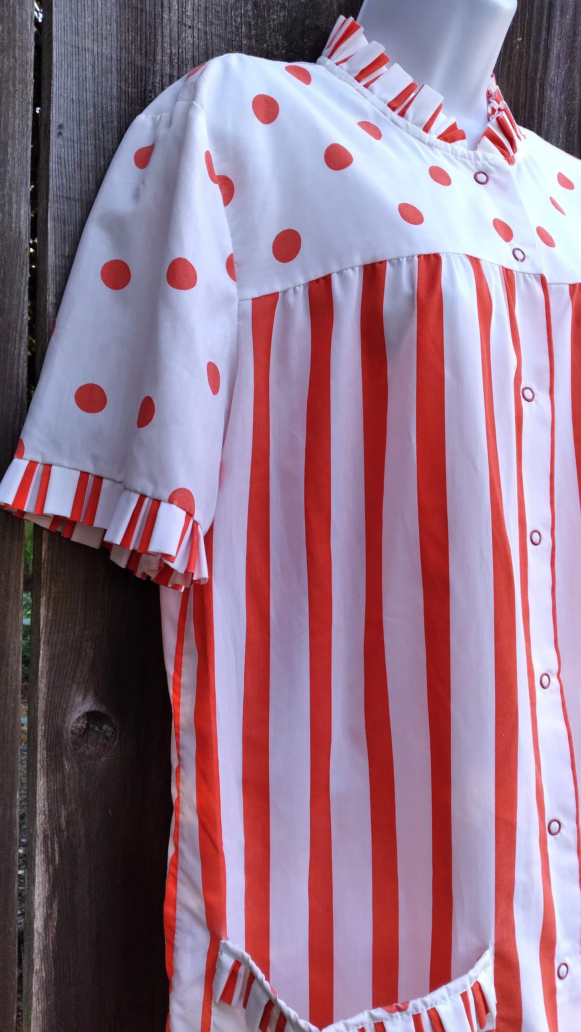 60s Clowncore Polka Dot Striped Ruffled House Coat By Models Coat - Image 4