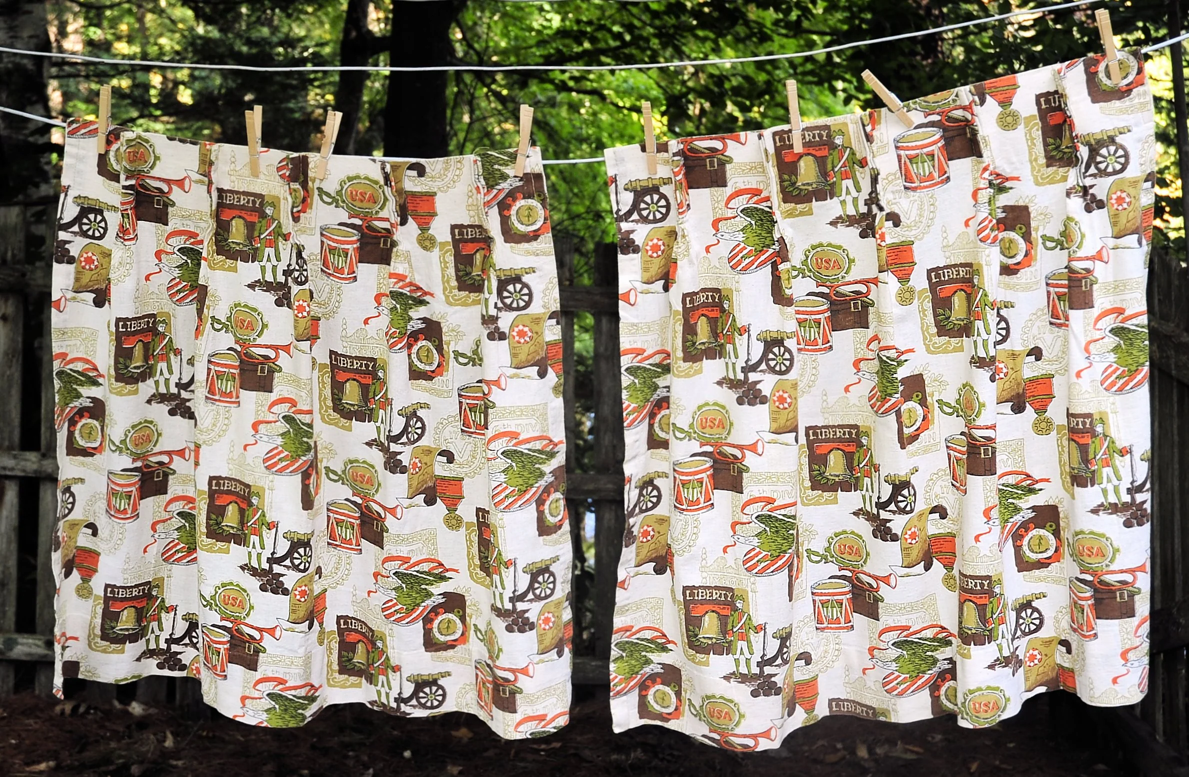 60s Colonial Print Short Drape 24" X 30" & Valence Set - Image 4