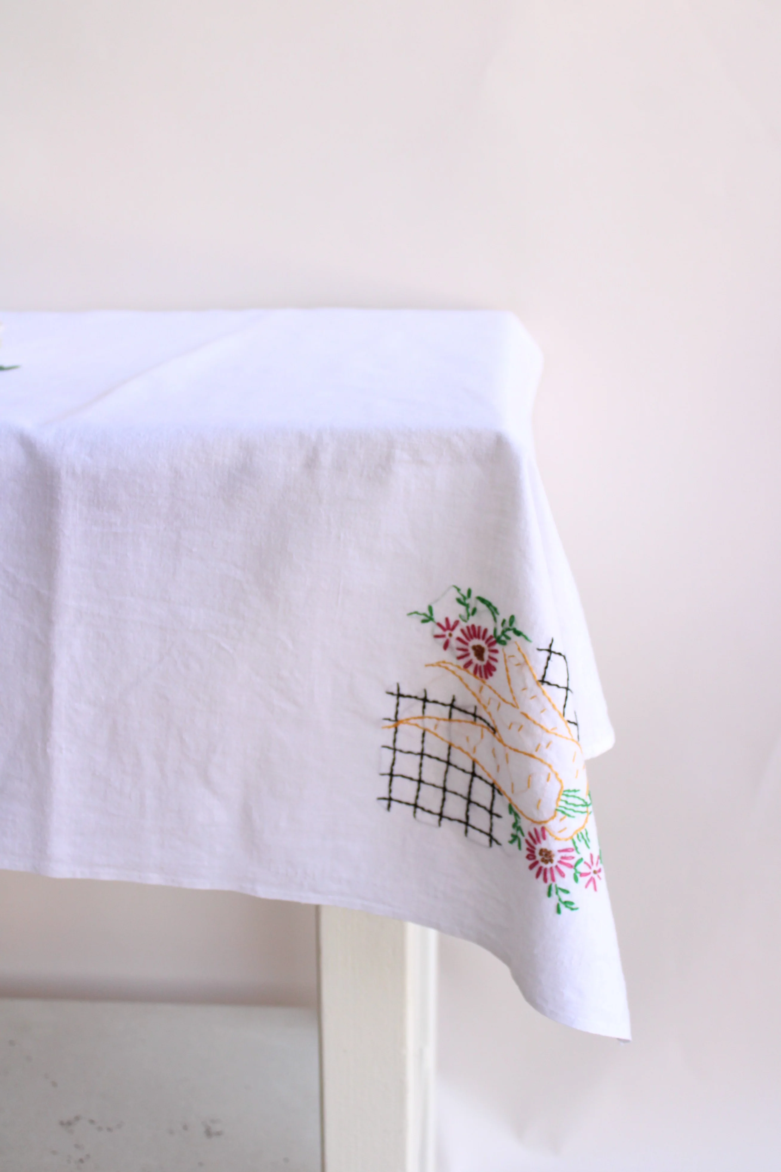 60s Cotton Tablecloth With Embroidered Carrot - Image 11
