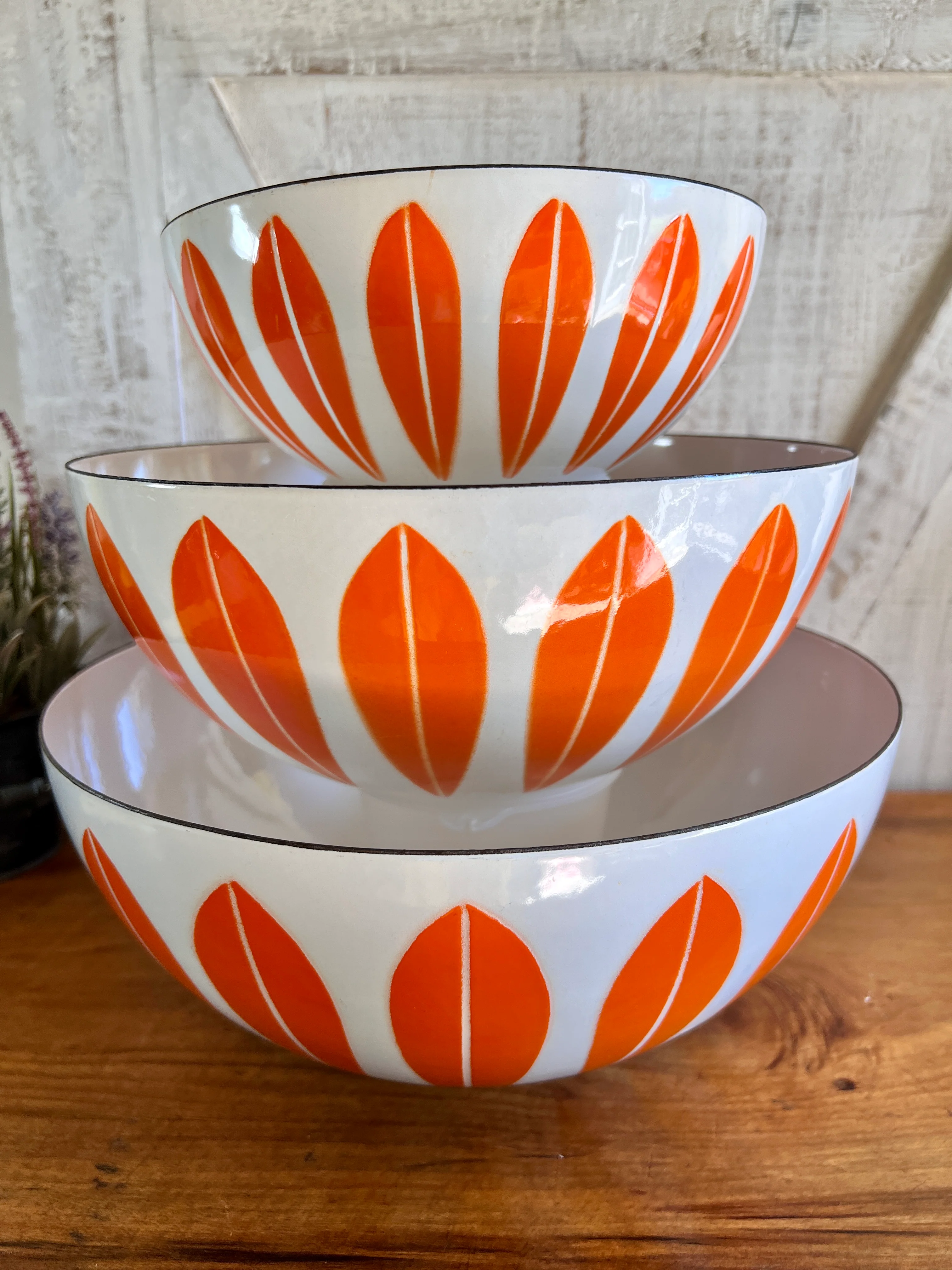 60s Enamelware Lotus Bowls Set. Mid Century Modern. By Cathrineholm Enamelware - Image 3