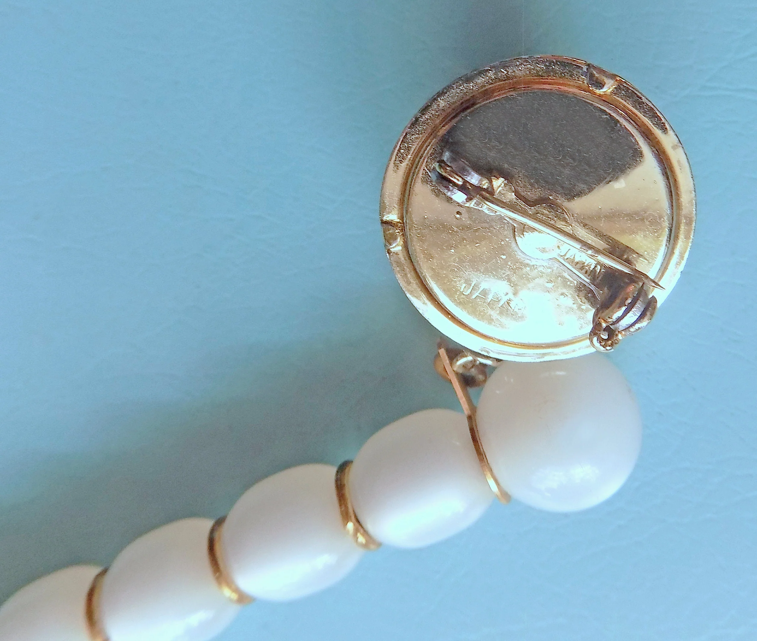 60s Fake Pearl Retractable Mechanical Pencil Brooch Mod Glam Novelty Chain Pull Spring Plastic - Image 4