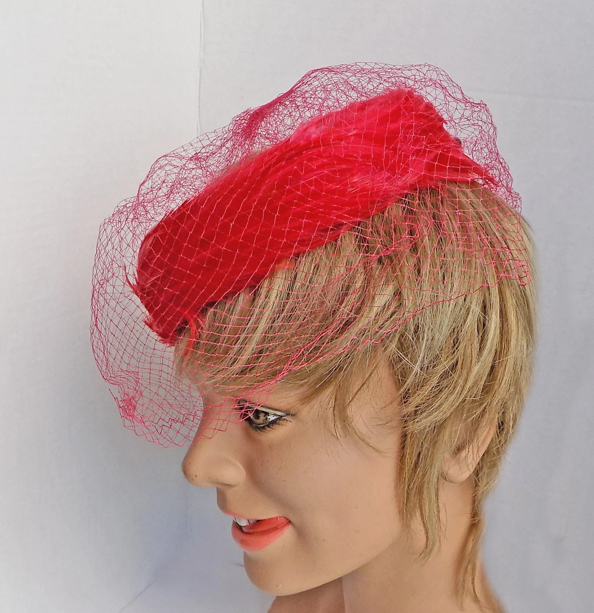 60s Fuchsia Feather Open Pill Box Hat 60s Mod Late 50s Red Netting Mint - Image 2
