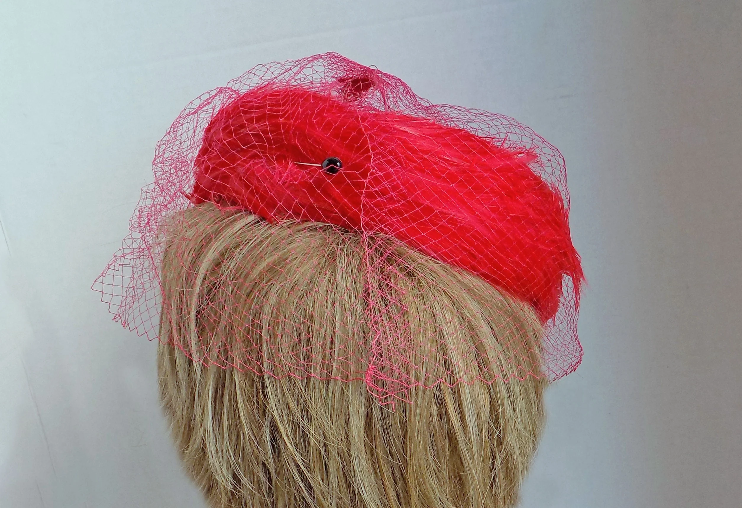 60s Fuchsia Feather Open Pill Box Hat 60s Mod Late 50s Red Netting Mint - Image 3