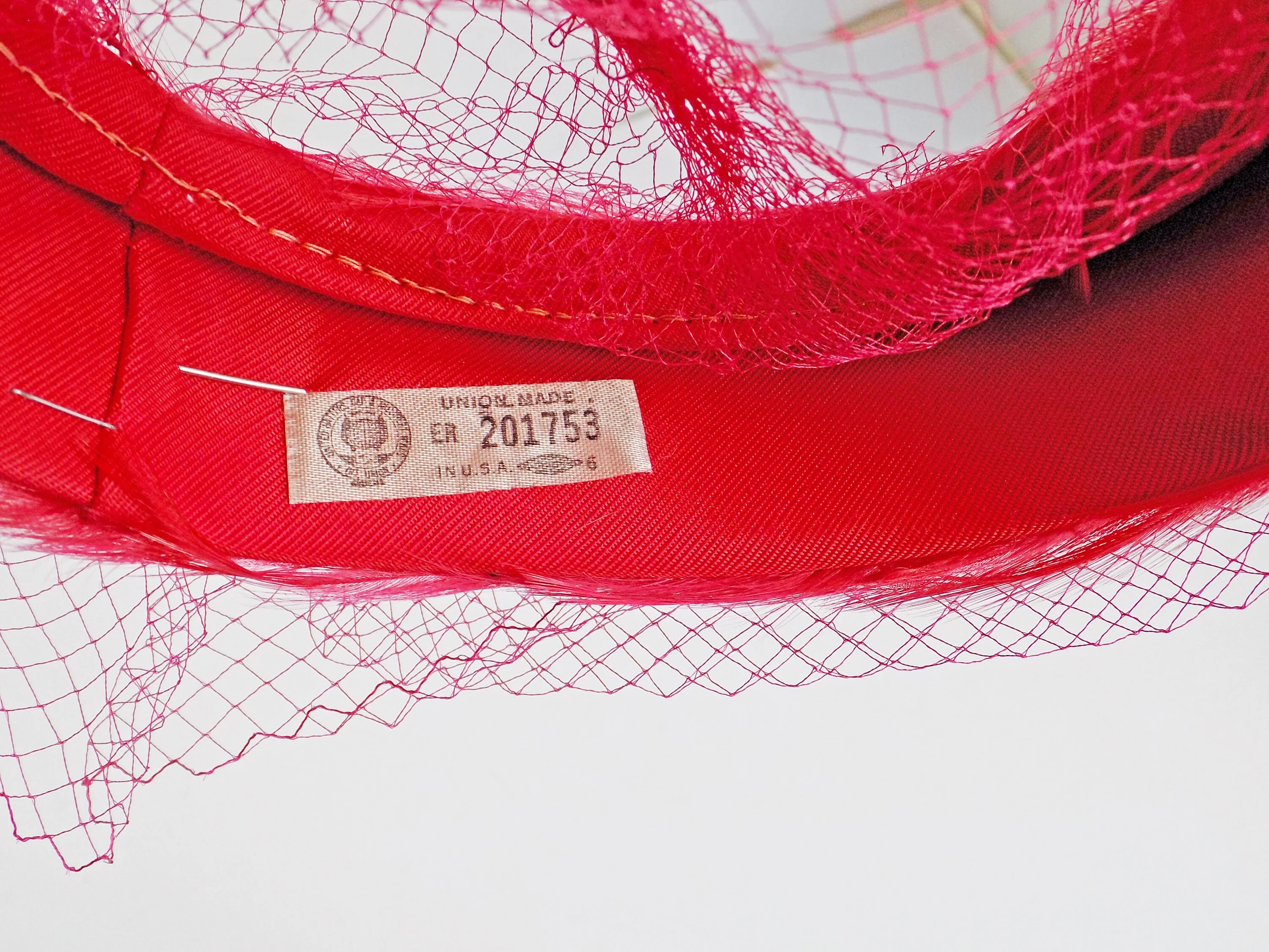 60s Fuchsia Feather Open Pill Box Hat 60s Mod Late 50s Red Netting Mint - Image 6