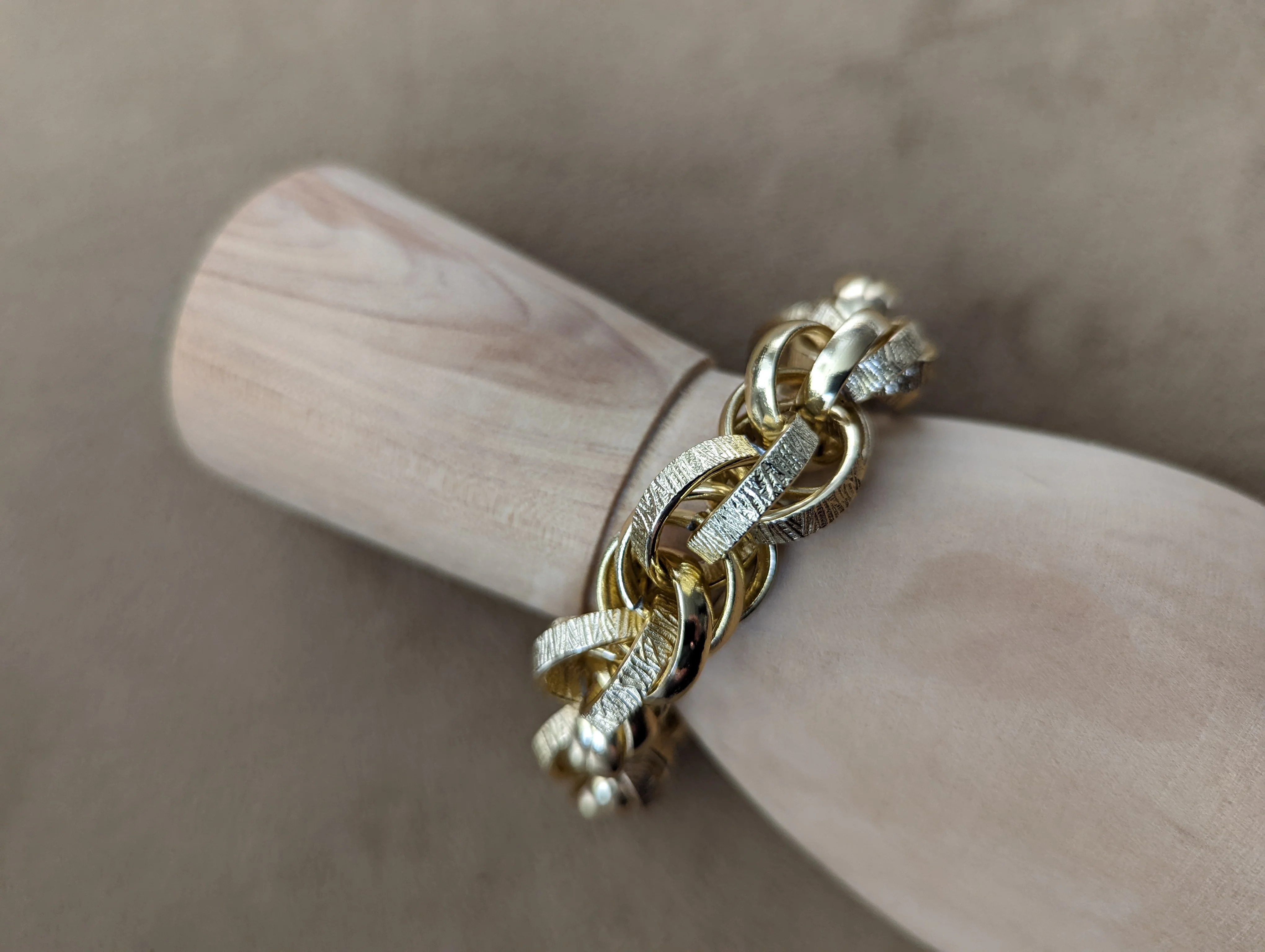 60s Gold Thick Link Bracelet - Image 6