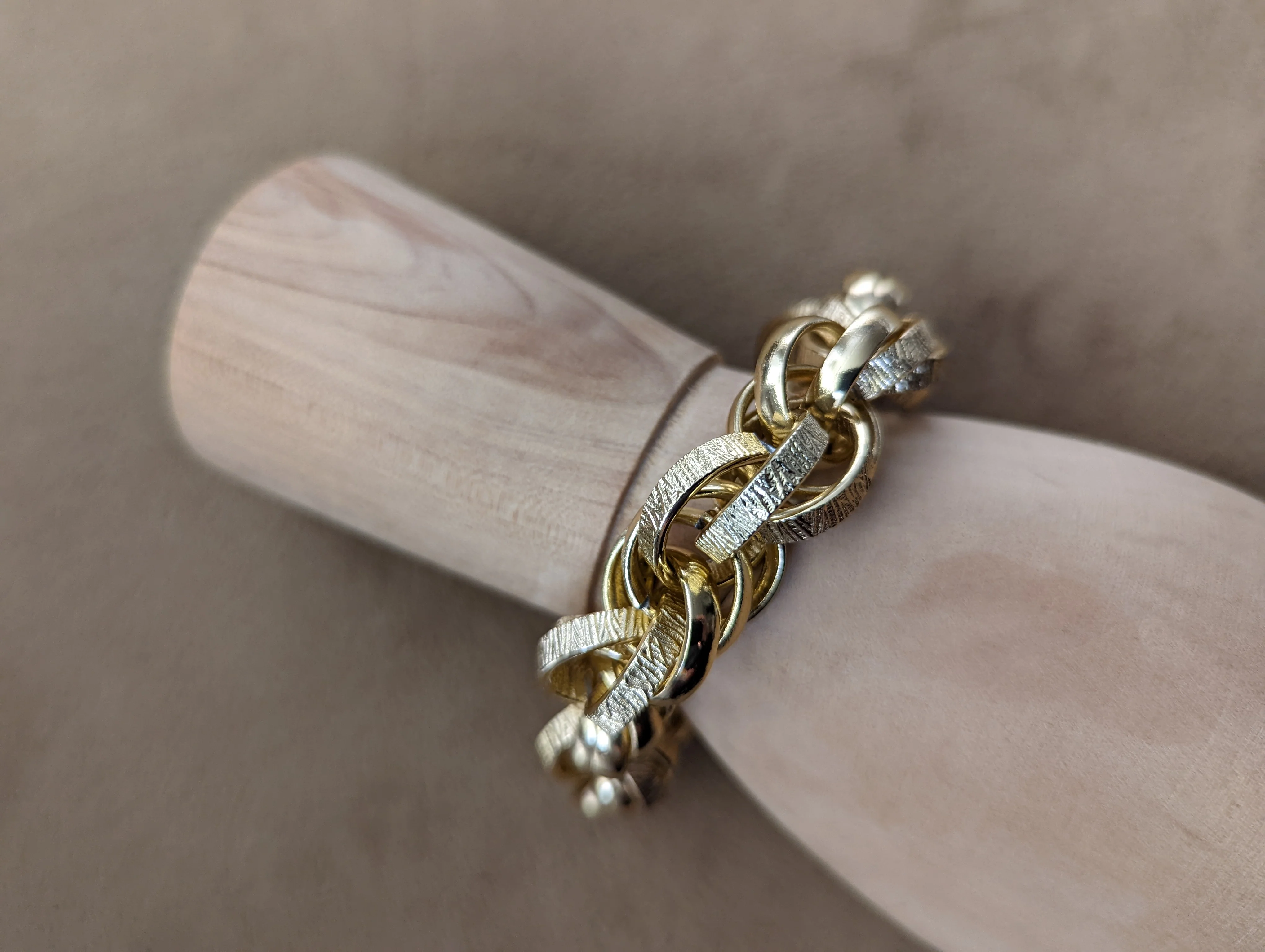 60s Gold Thick Link Bracelet - Image 9
