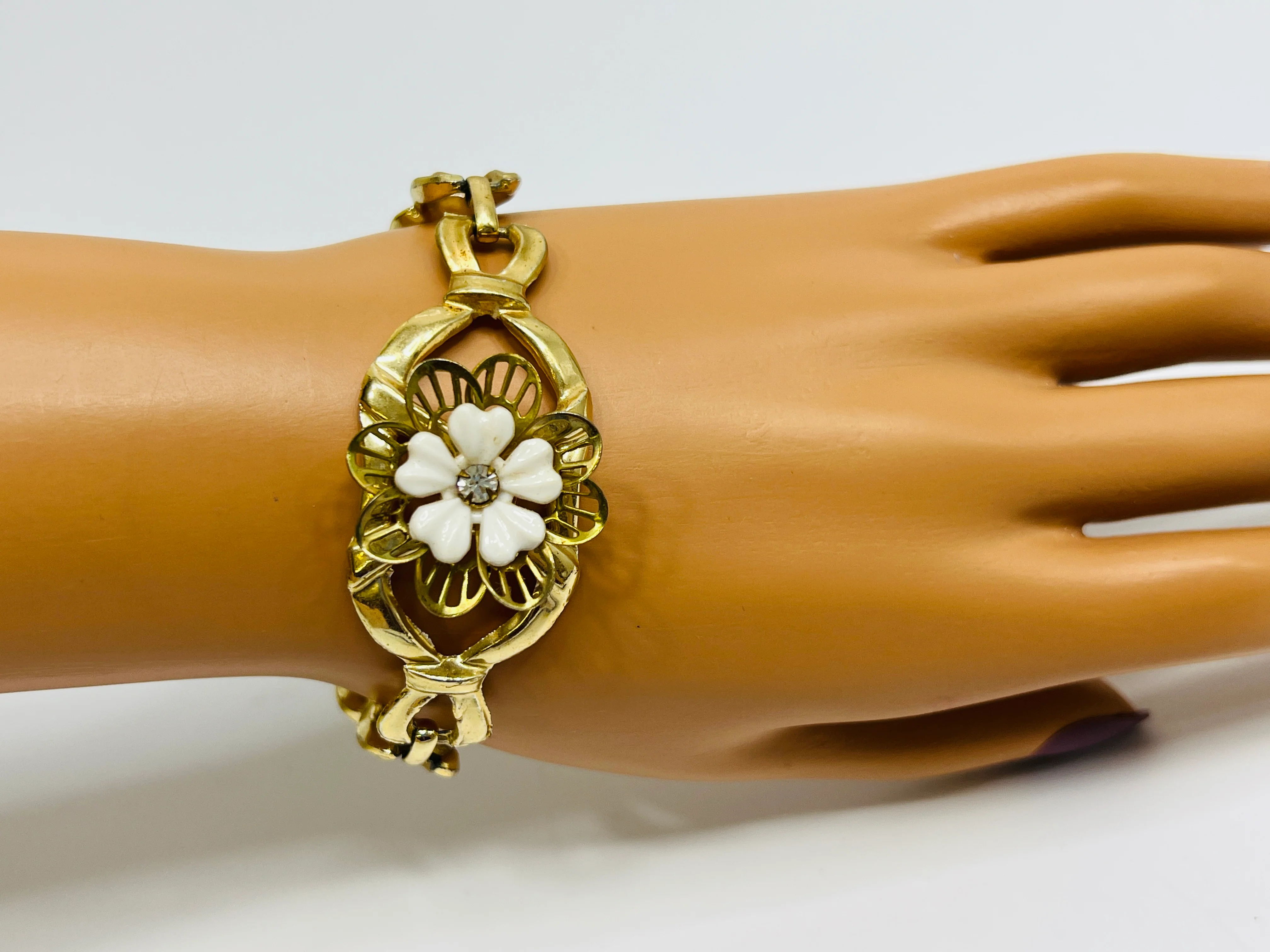 60s Gold Tone Bracelet W Flower Center Rhinestone 7 In - Image 3