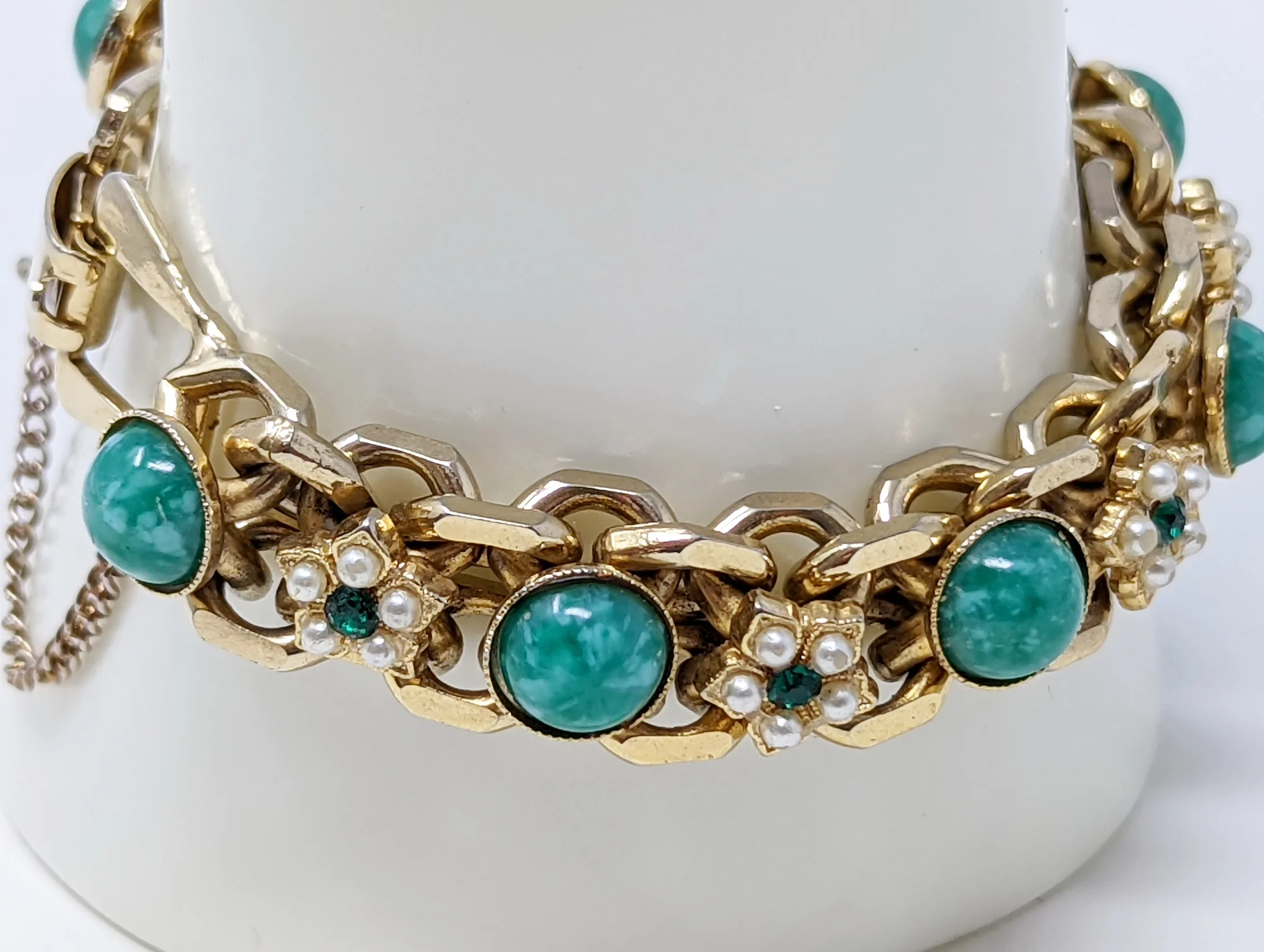 60s Gold Tone Green Stones Faux Pearls Bracelet - Image 5