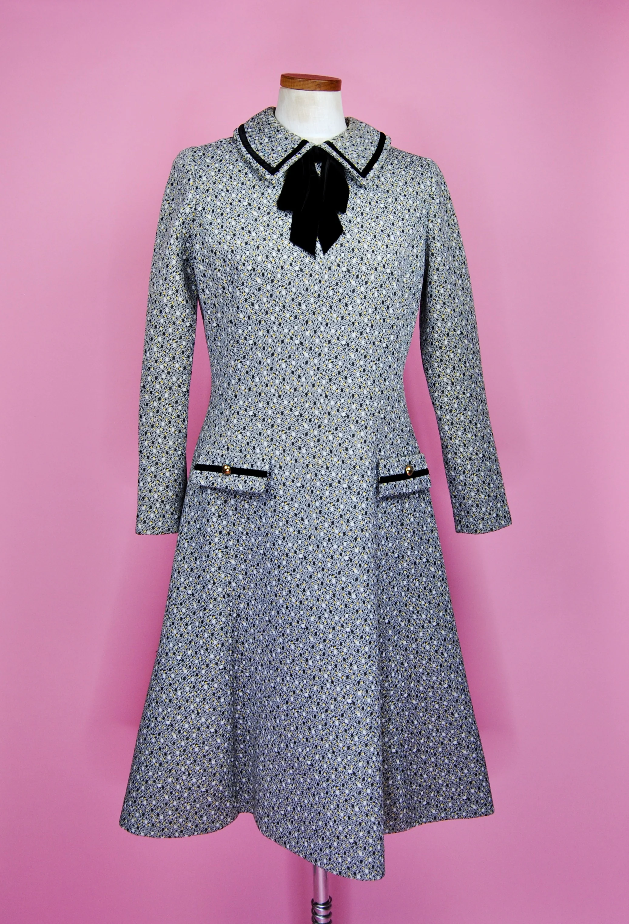 60s Gray Tone Dress With Velvet Bow By Stephan Casuals - Image 10